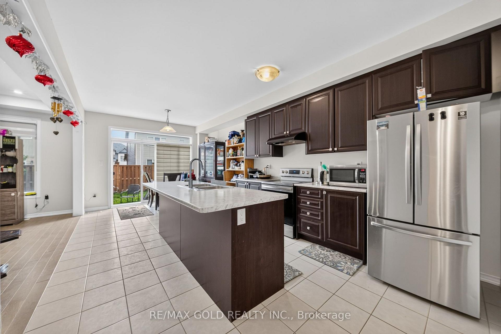 Photo 7 of 7997 Odell Crescent, Niagara Falls, Brown — HOMEH