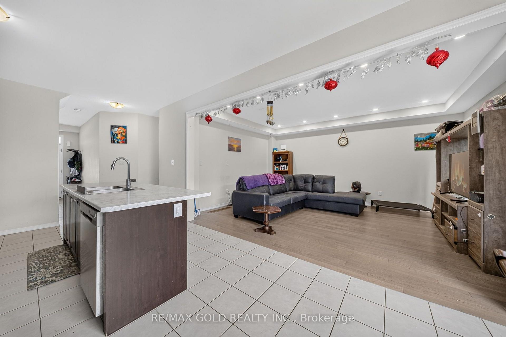 Photo 13 of 7997 Odell Crescent, Niagara Falls, Brown — HOMEH
