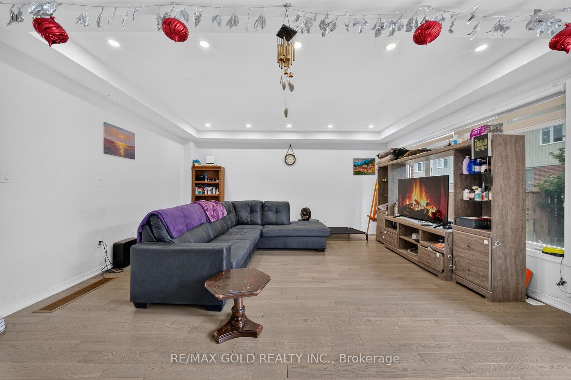 Photo 14 of 7997 Odell Crescent, Niagara Falls, Brown — HOMEH