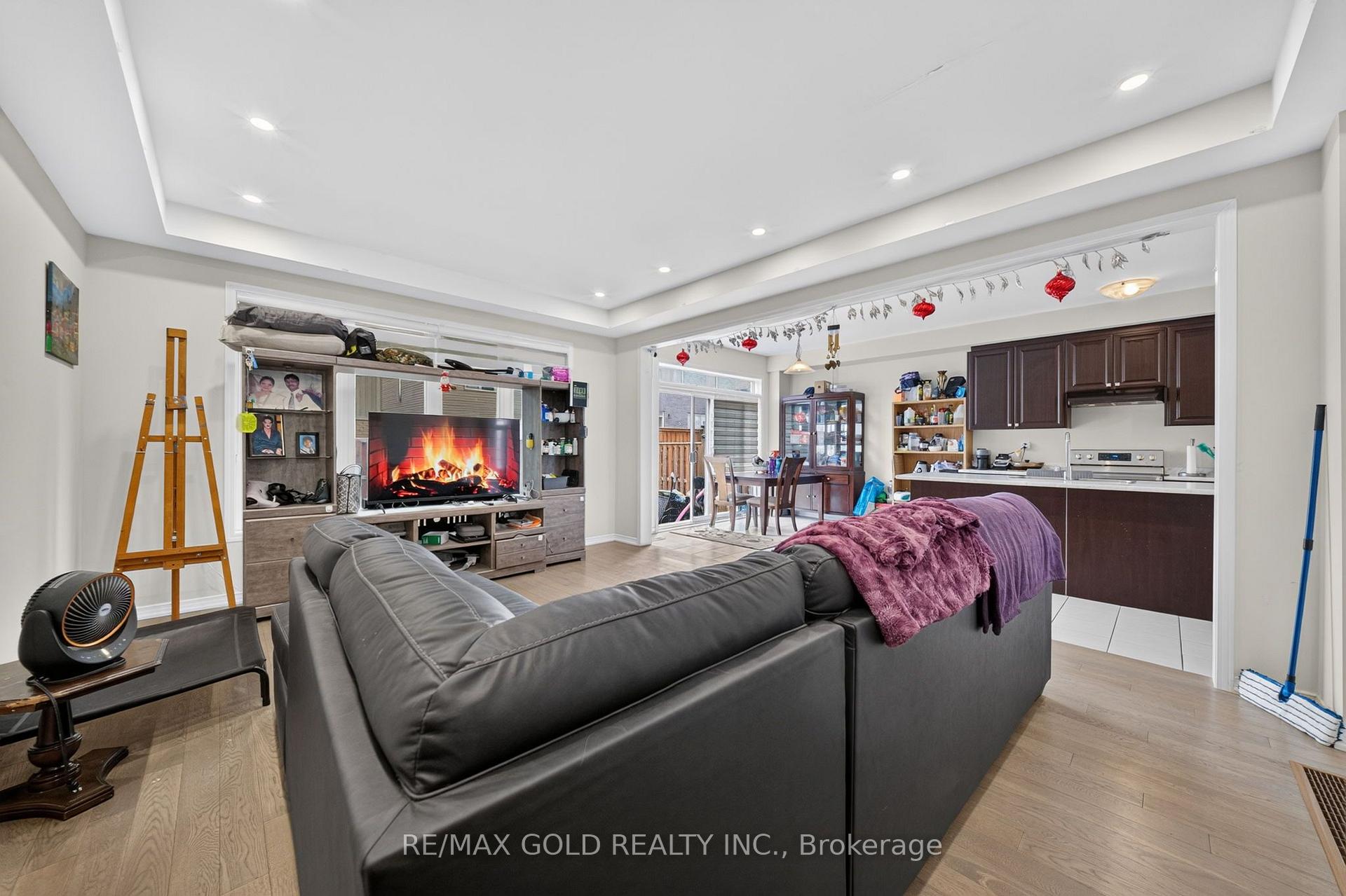 Photo 15 of 7997 Odell Crescent, Niagara Falls, Brown — HOMEH