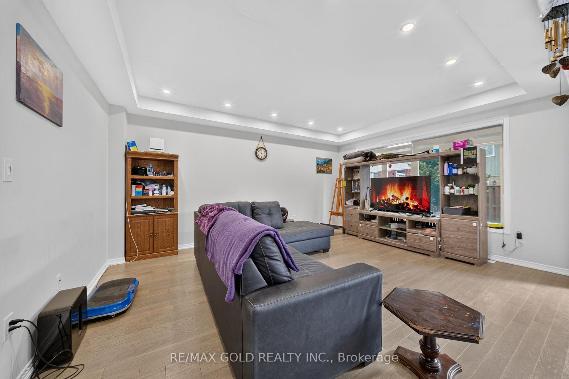 Photo 17 of 7997 Odell Crescent, Niagara Falls, Brown — HOMEH