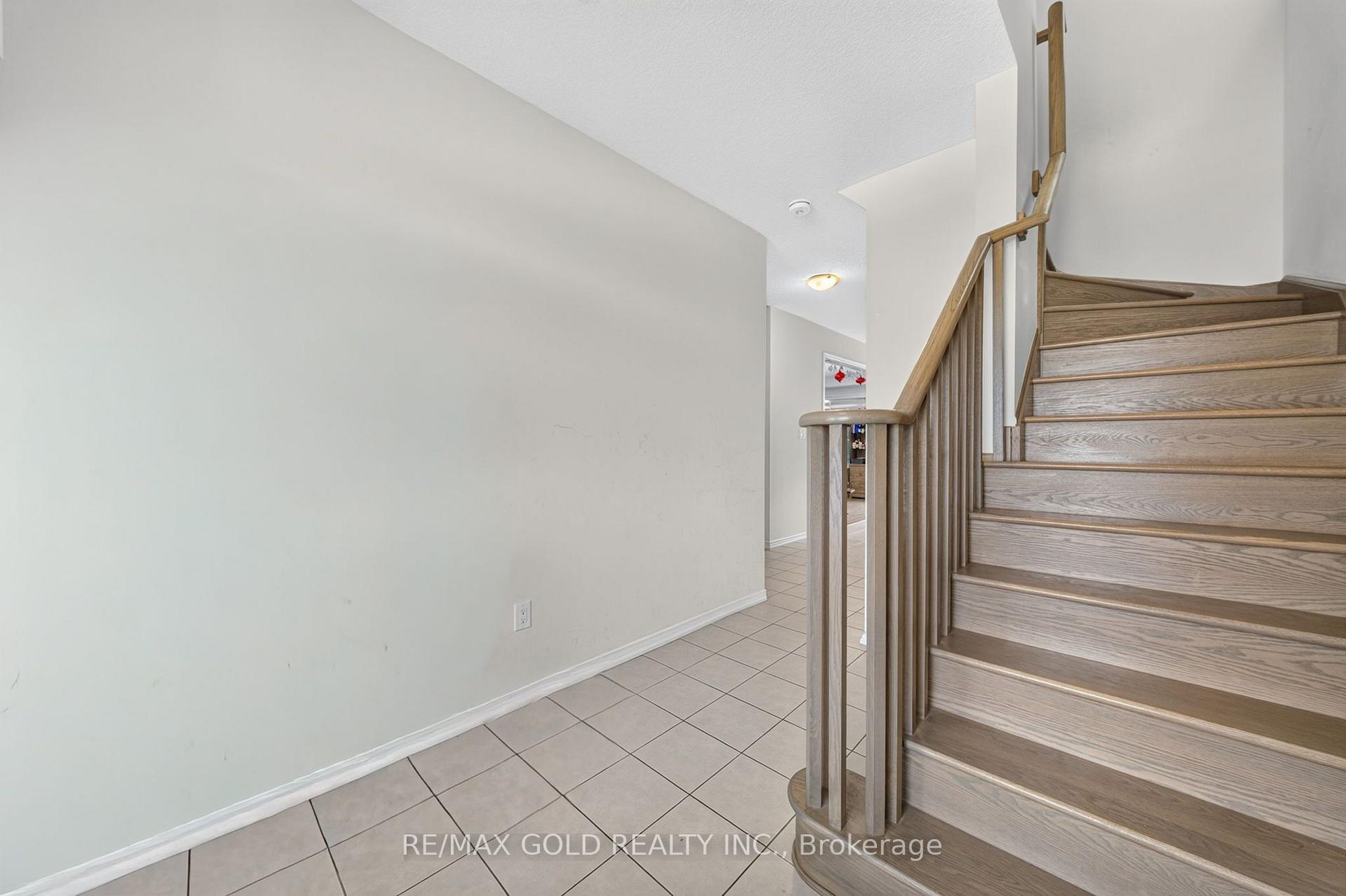 Photo 18 of 7997 Odell Crescent, Niagara Falls, Brown — HOMEH