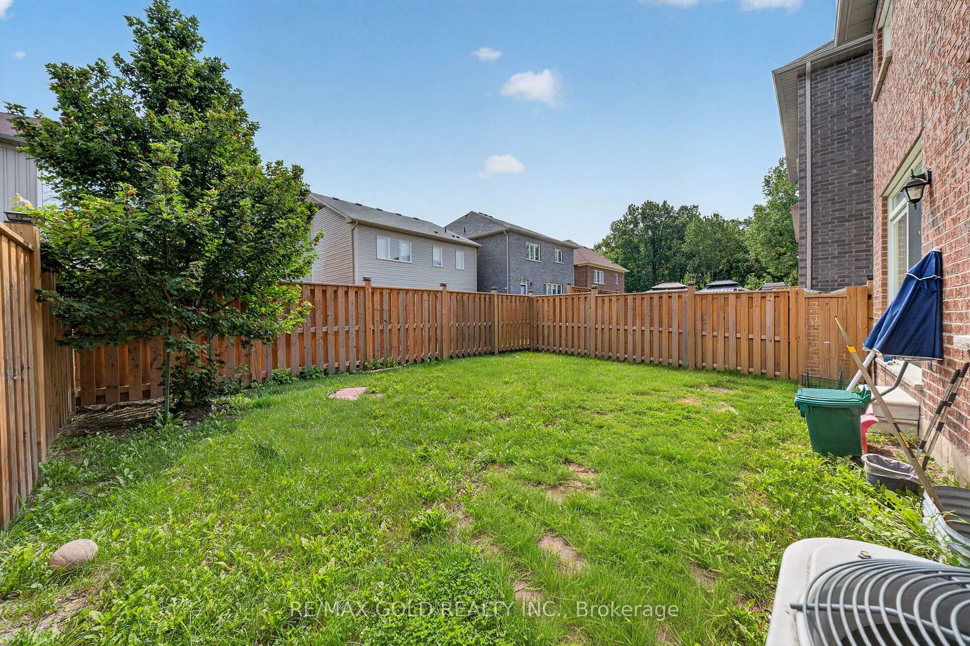 Photo 35 of 7997 Odell Crescent, Niagara Falls, Brown — HOMEH