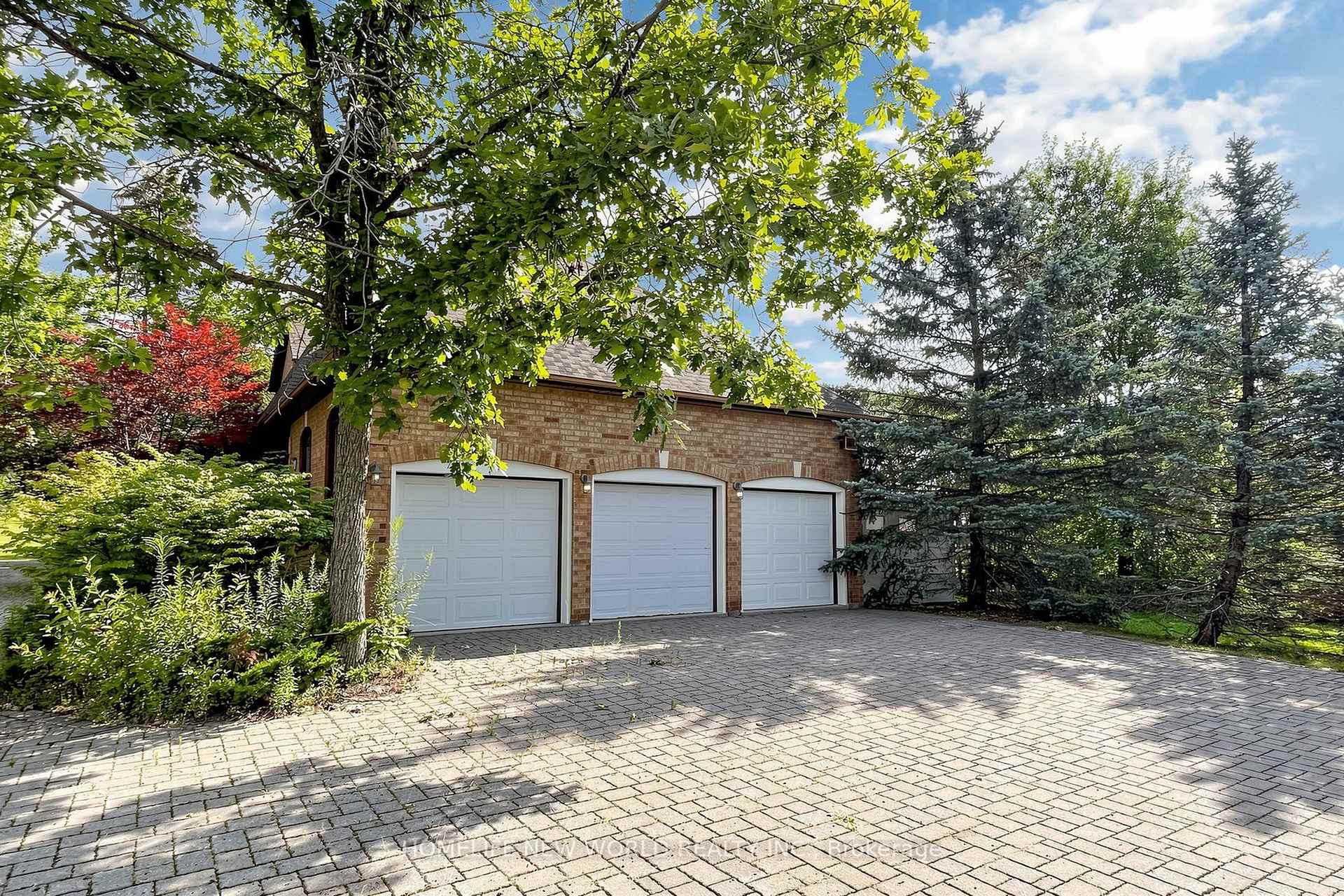 Photo 4 of 27 Walnut Glen Place, Markham, Devil's Elbow — HOMEH