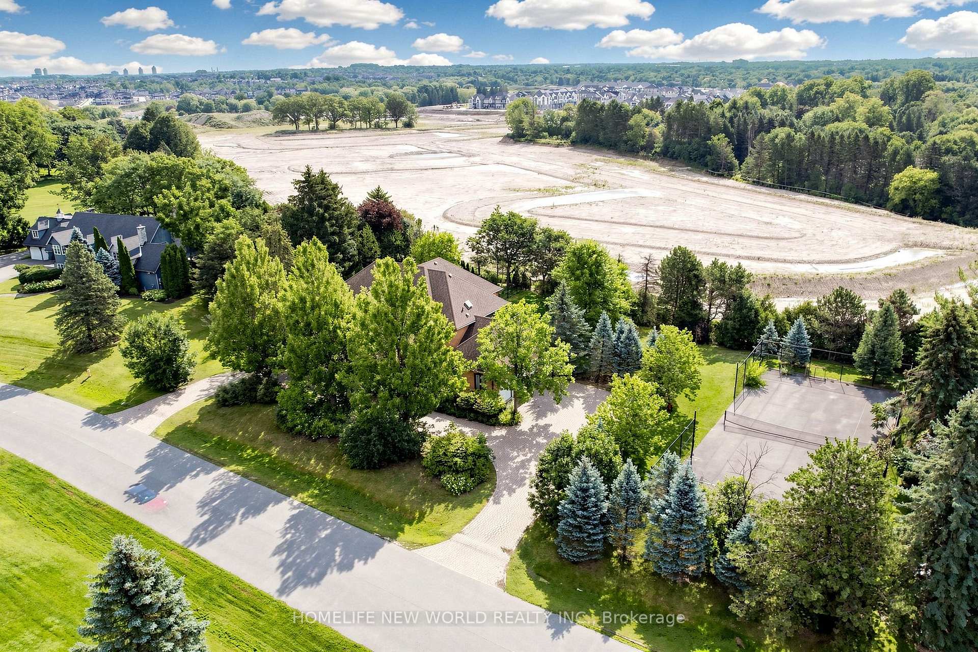 Photo 5 of 27 Walnut Glen Place, Markham, Devil's Elbow — HOMEH