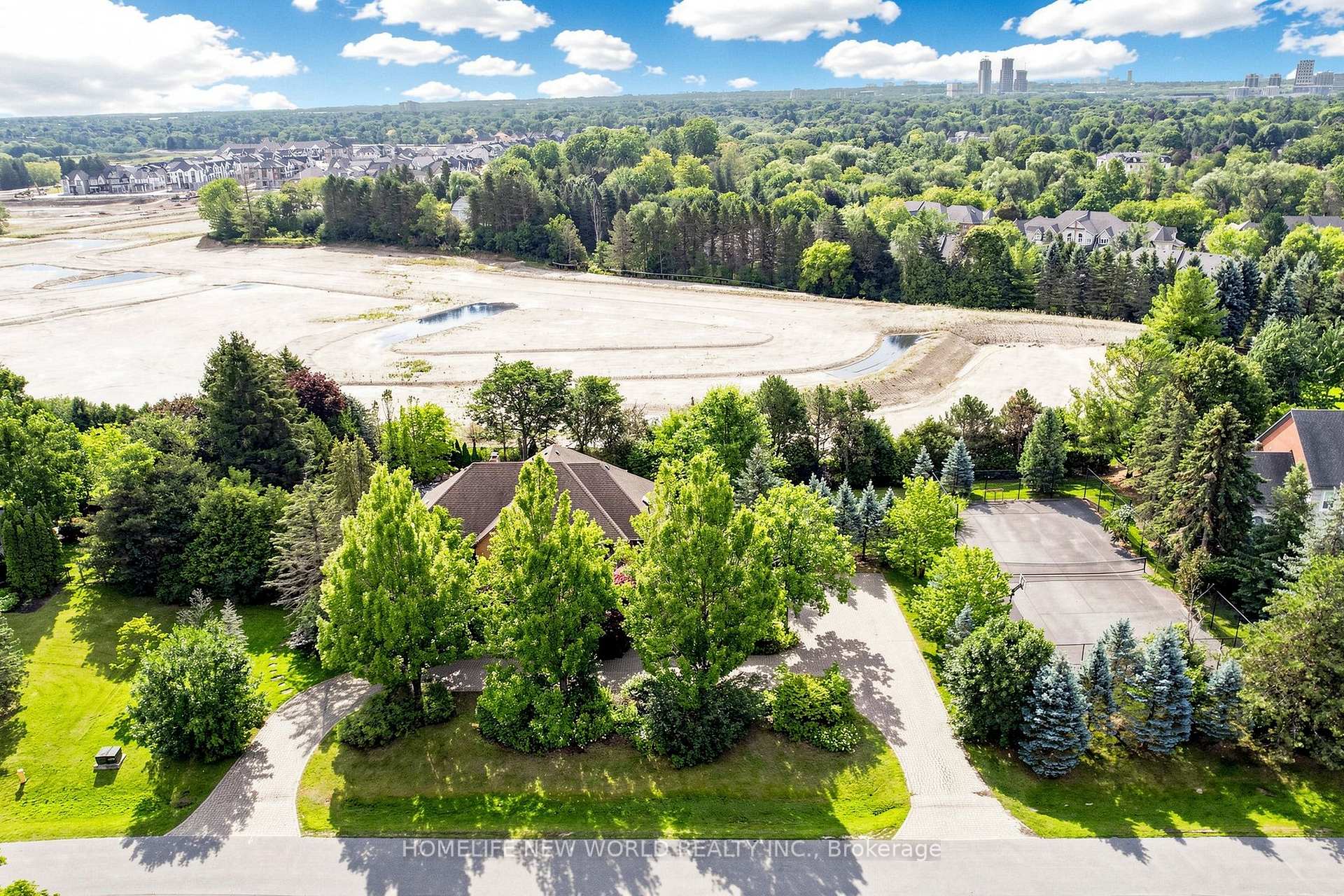Photo 6 of 27 Walnut Glen Place, Markham, Devil's Elbow — HOMEH