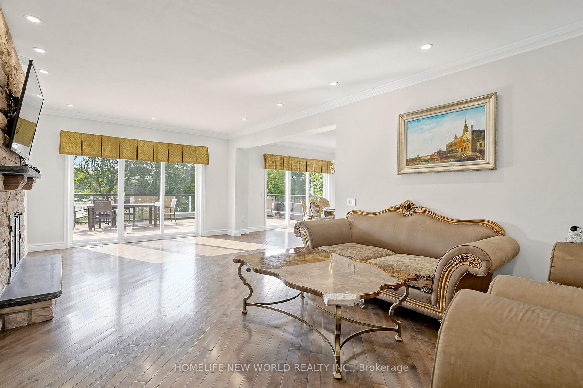 Photo 11 of 27 Walnut Glen Place, Markham, Devil's Elbow — HOMEH