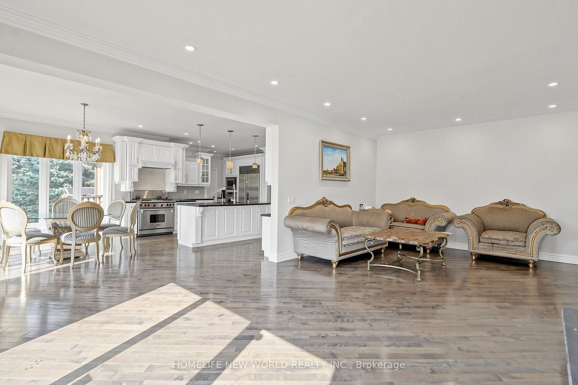 Photo 12 of 27 Walnut Glen Place, Markham, Devil's Elbow — HOMEH