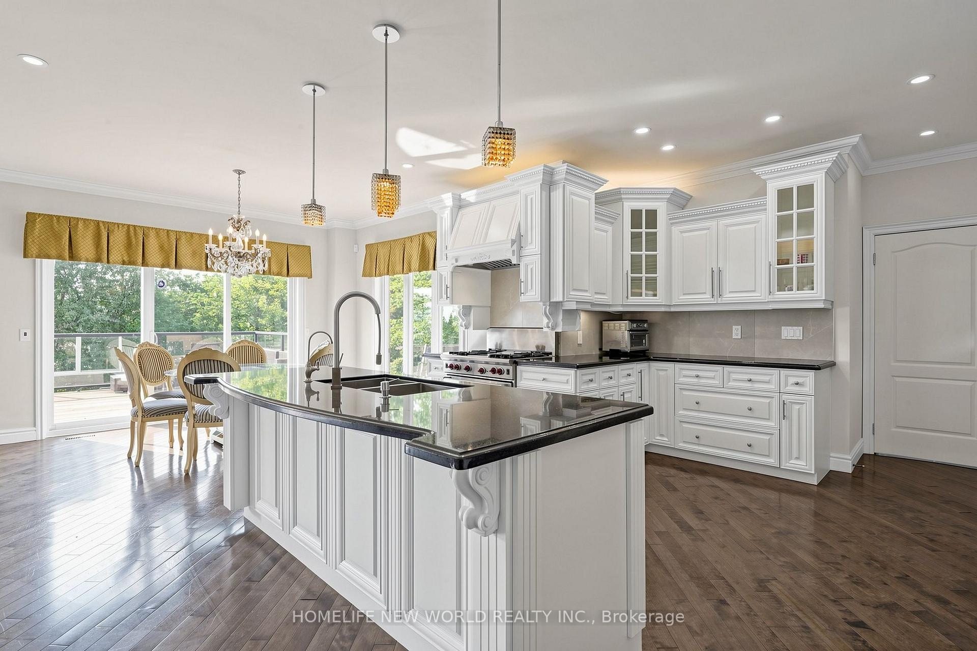 Photo 13 of 27 Walnut Glen Place, Markham, Devil's Elbow — HOMEH