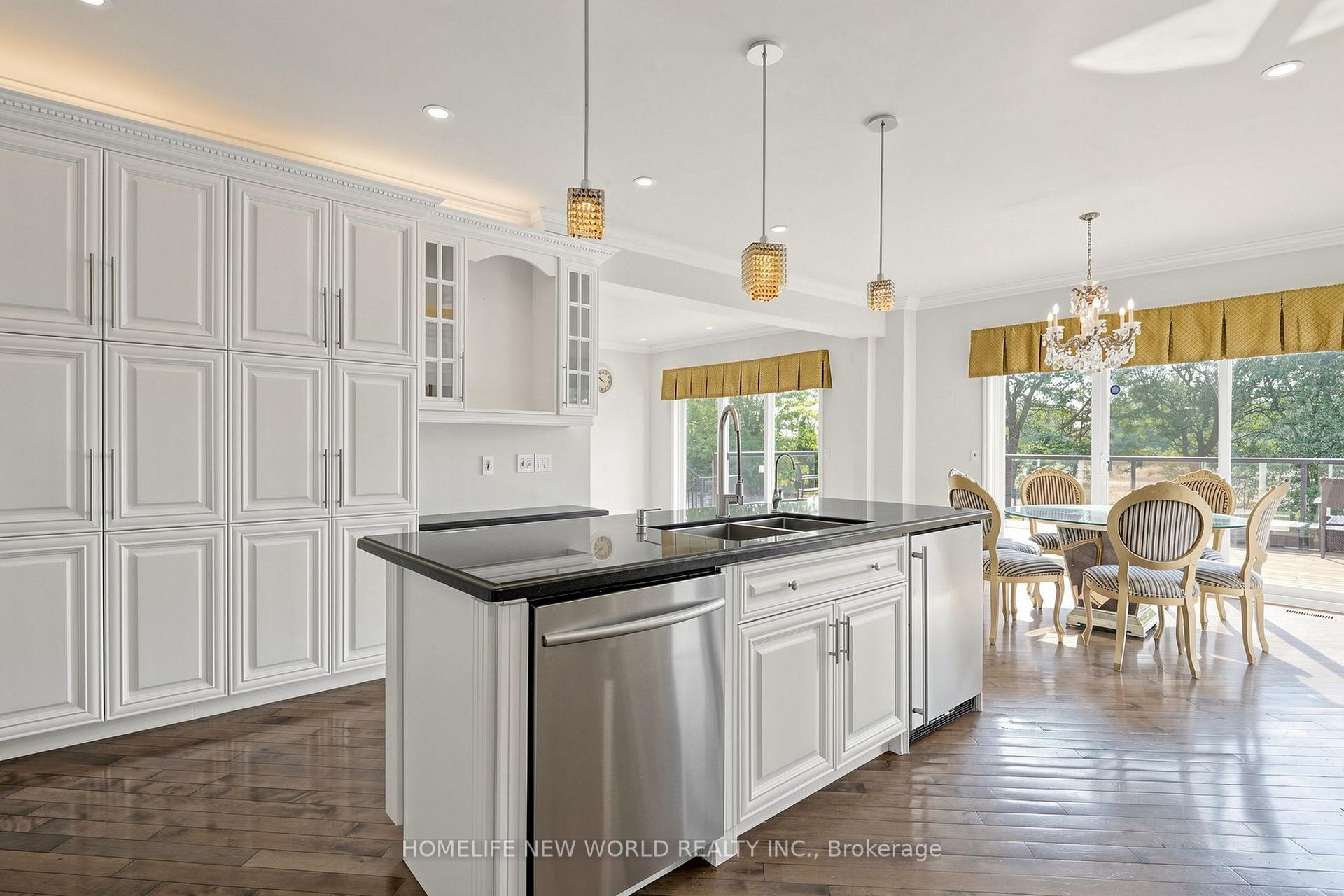 Photo 14 of 27 Walnut Glen Place, Markham, Devil's Elbow — HOMEH