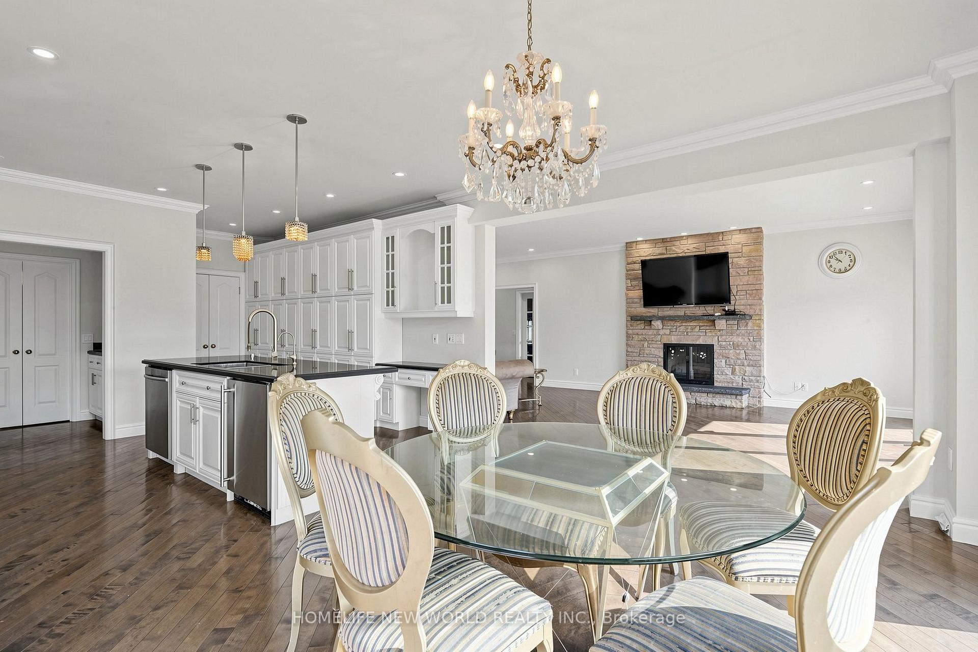 Photo 18 of 27 Walnut Glen Place, Markham, Devil's Elbow — HOMEH