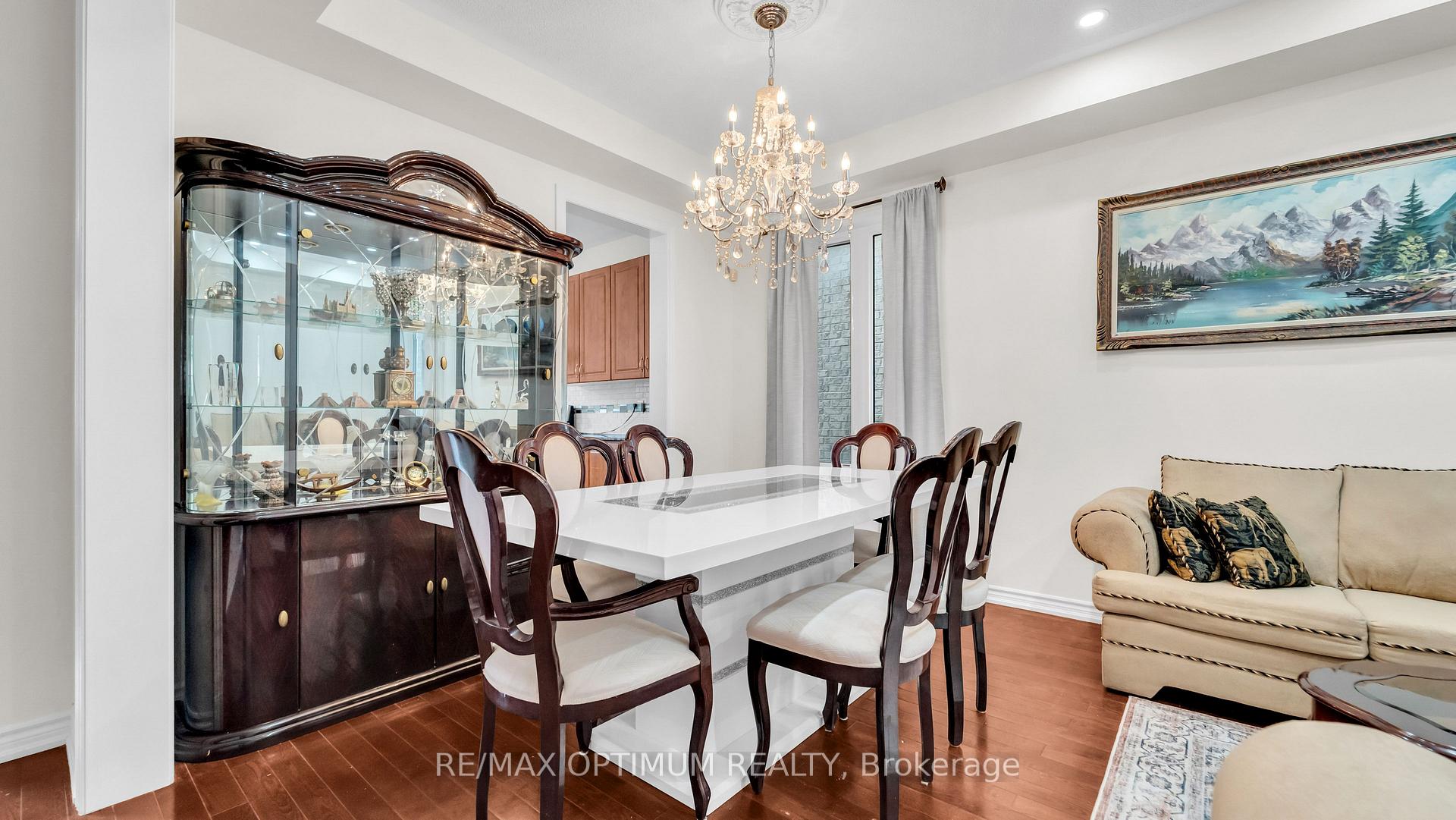Photo 9 of 25 Walbrook Road, Brampton, Credit Valley — HOMEH