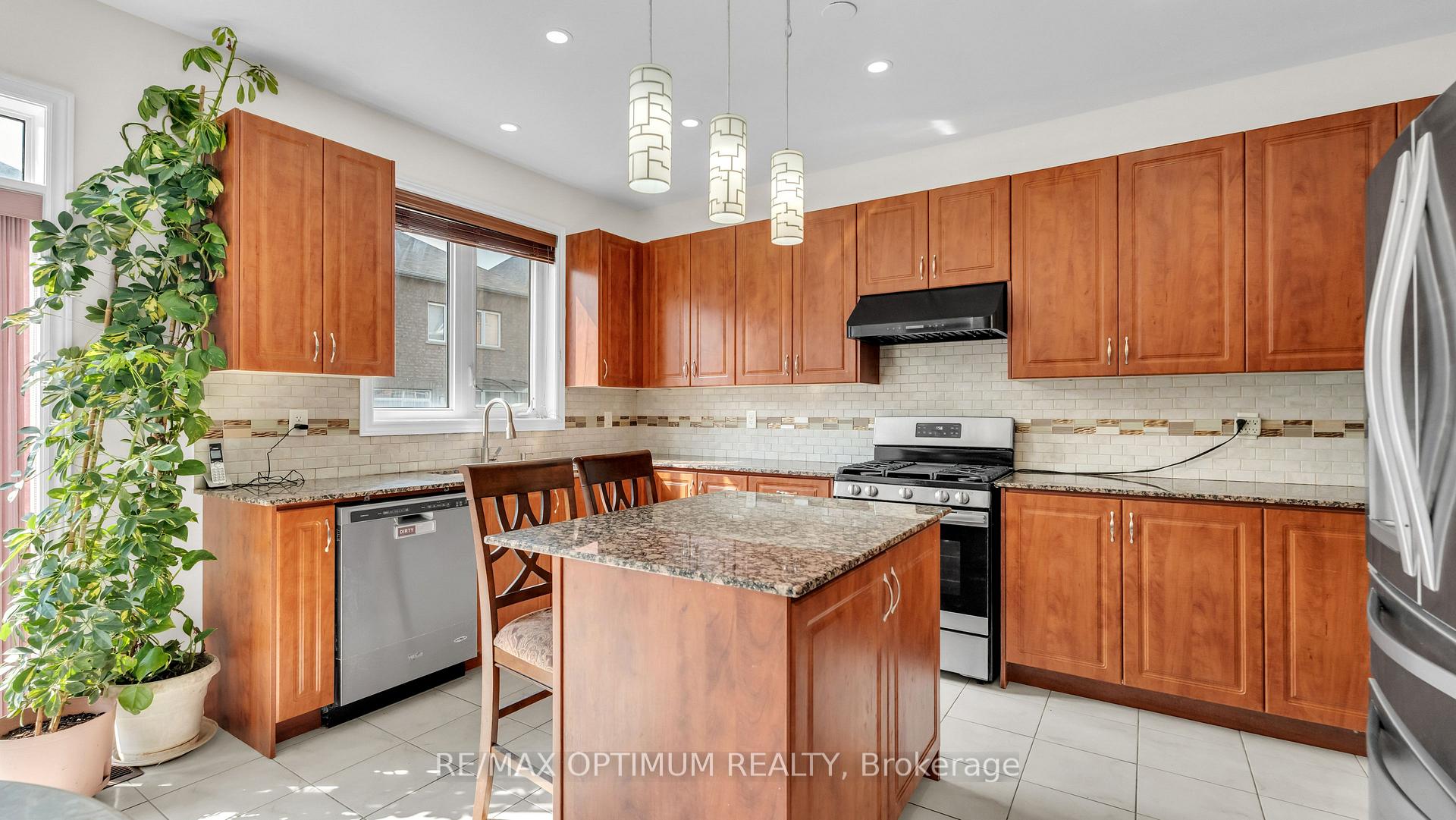 Photo 11 of 25 Walbrook Road, Brampton, Credit Valley — HOMEH
