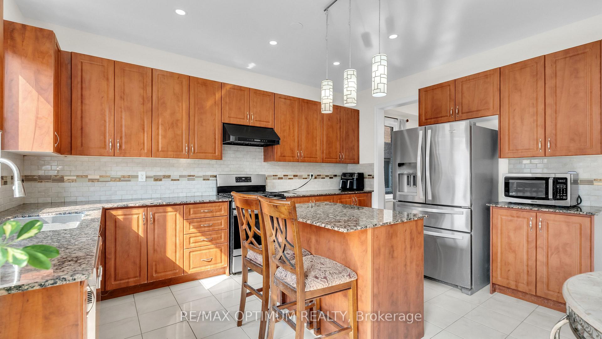 Photo 12 of 25 Walbrook Road, Brampton, Credit Valley — HOMEH