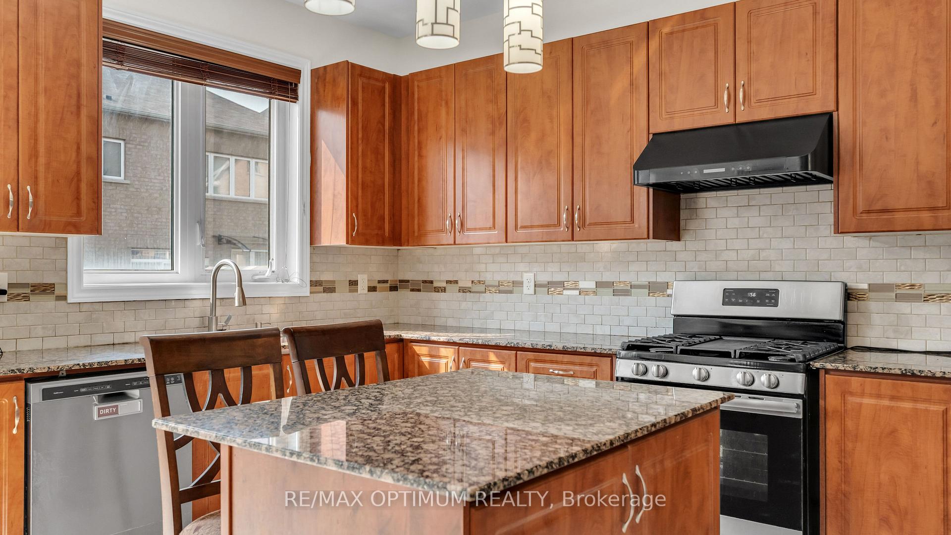 Photo 13 of 25 Walbrook Road, Brampton, Credit Valley — HOMEH