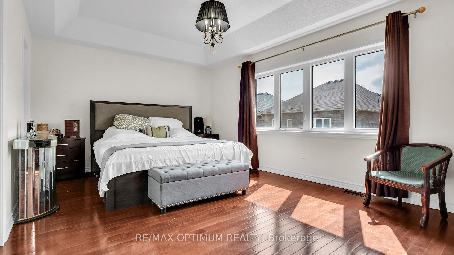 Photo 21 of 25 Walbrook Road, Brampton, Credit Valley — HOMEH