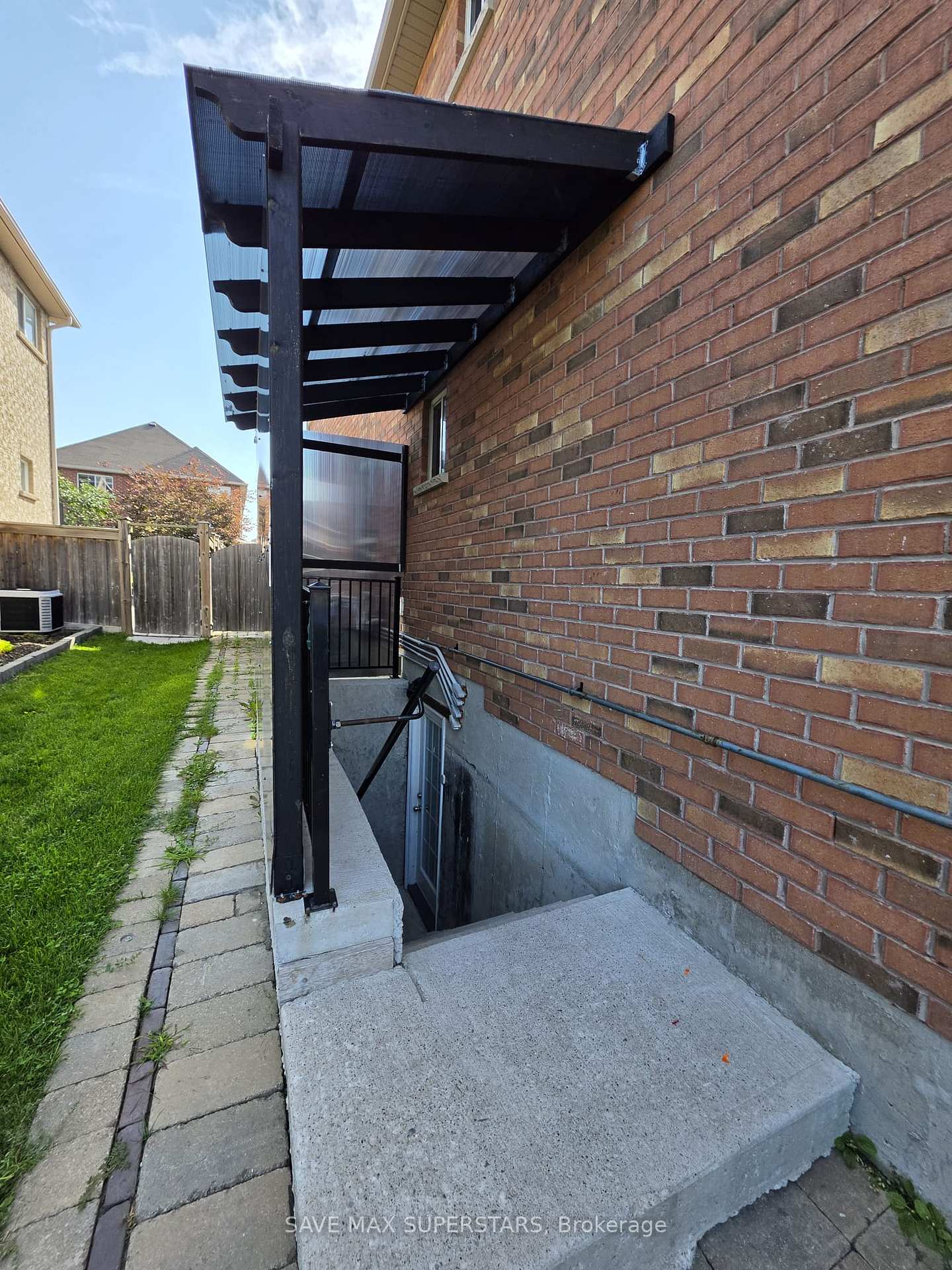 Photo 1 of Unit Lower, 133 The Queensway Way, Barrie, Innis-Shore — HOMEH