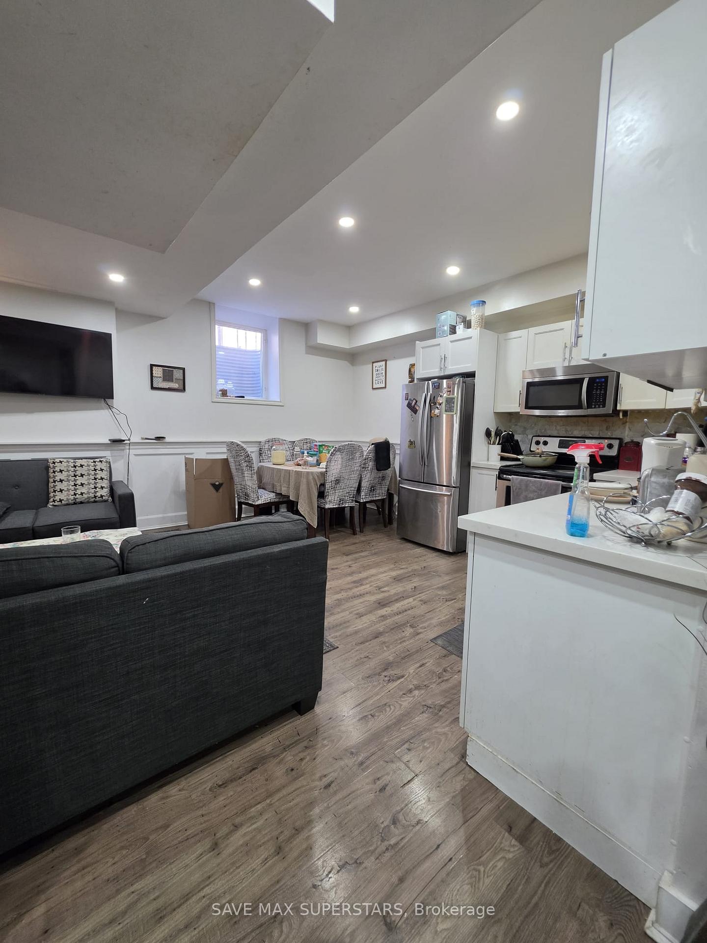 Photo 2 of Unit Lower, 133 The Queensway Way, Barrie, Innis-Shore — HOMEH