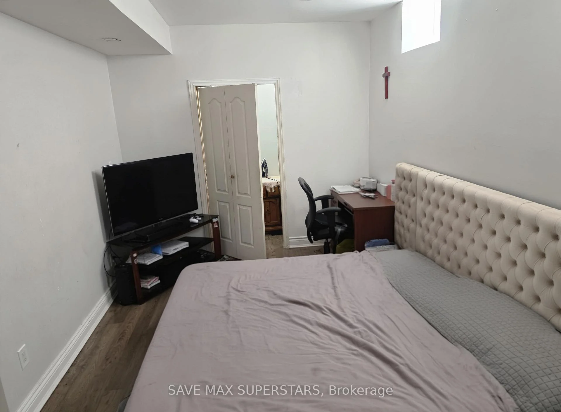 Photo 3 of Unit Lower, 133 The Queensway Way, Barrie, Innis-Shore — HOMEH