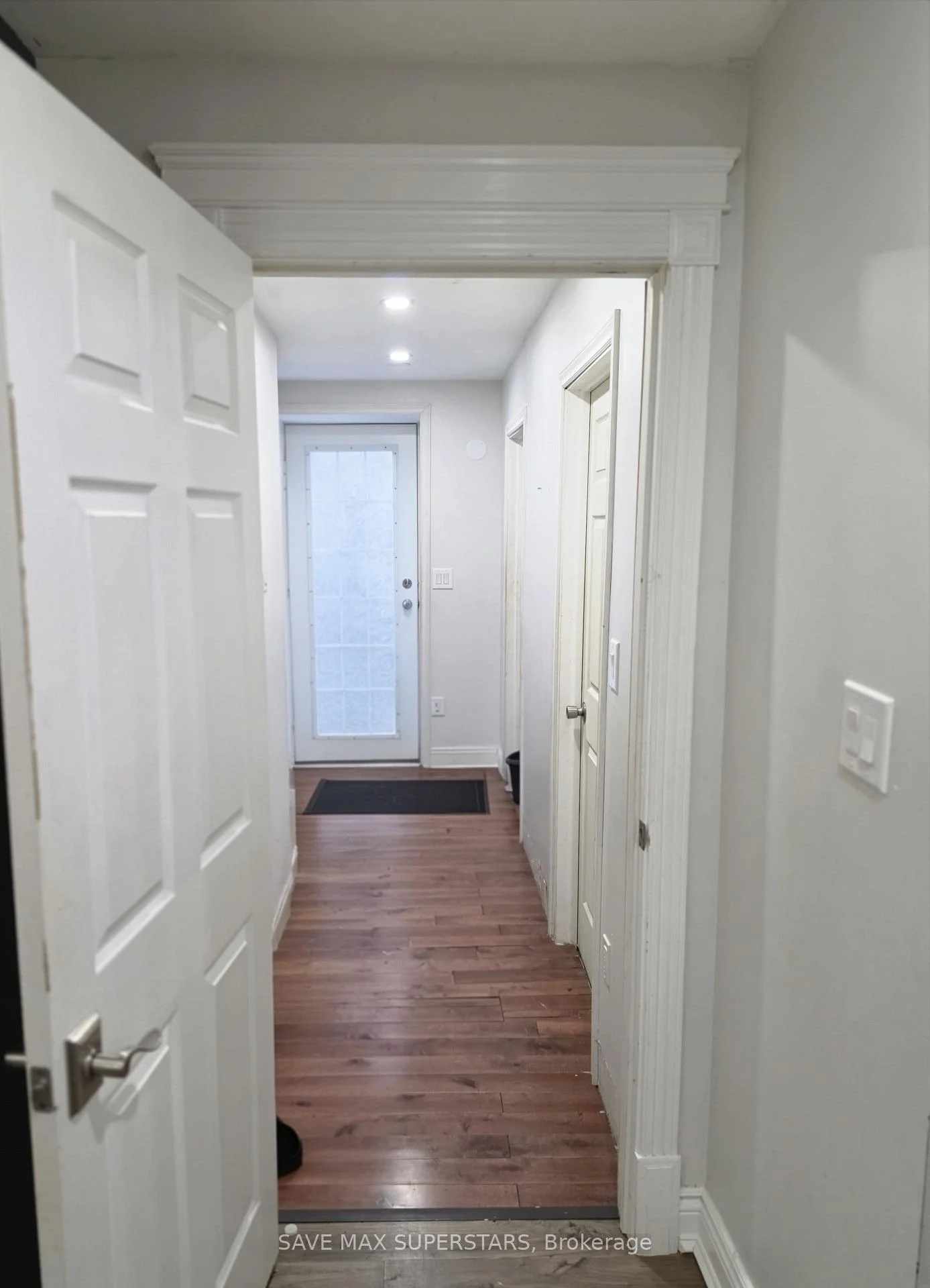 Photo 5 of Unit Lower, 133 The Queensway Way, Barrie, Innis-Shore — HOMEH