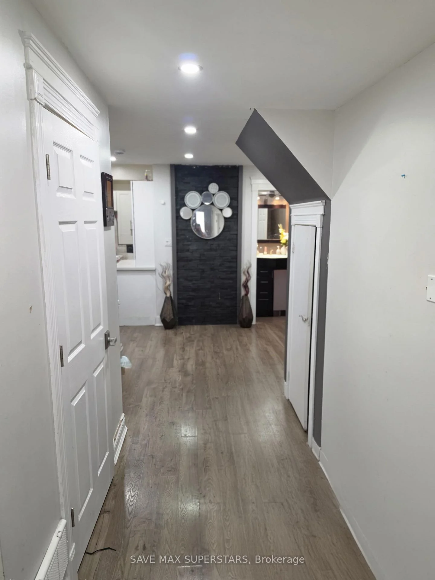 Photo 7 of Unit Lower, 133 The Queensway Way, Barrie, Innis-Shore — HOMEH