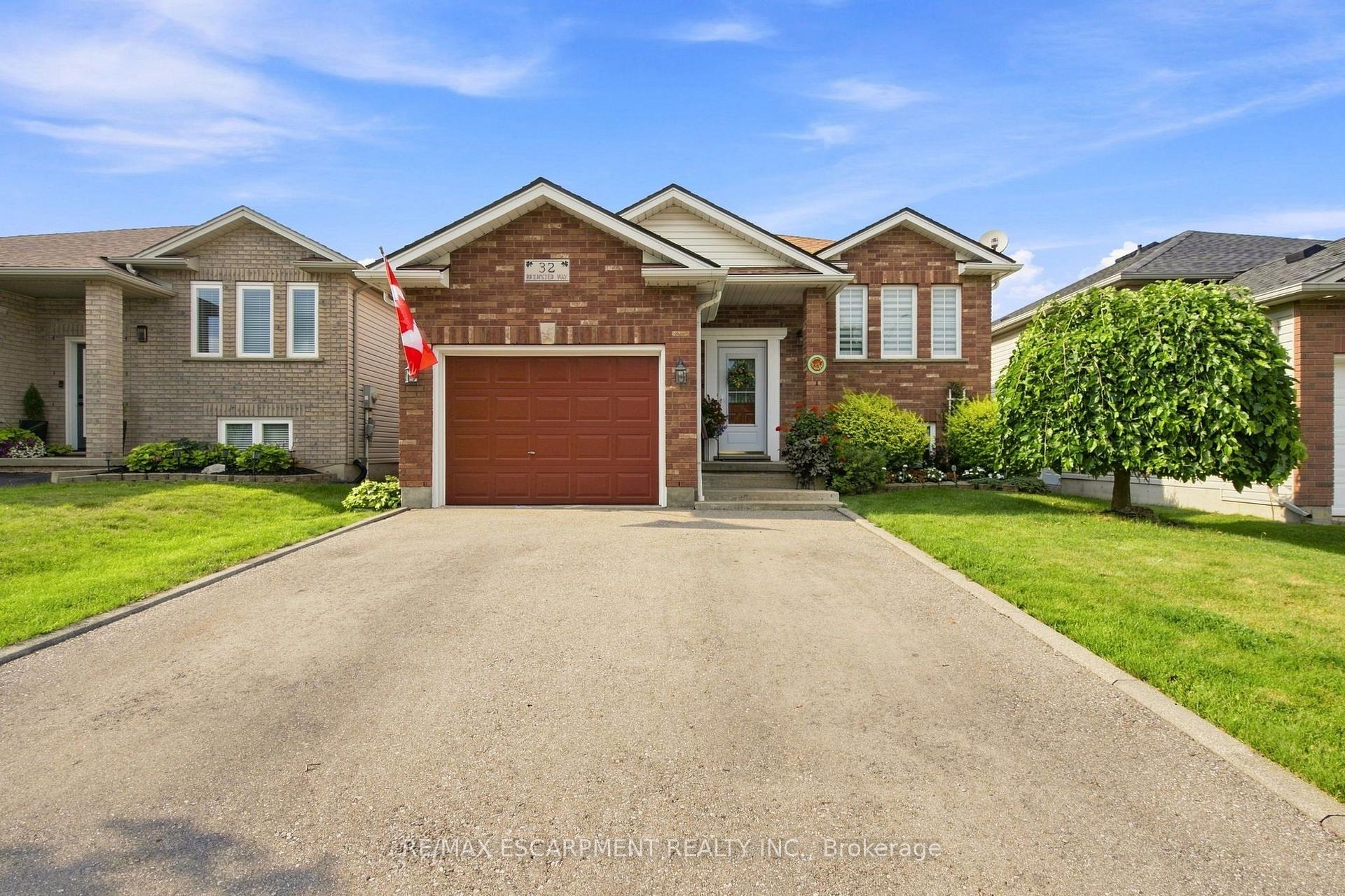 Photo 2 of 32 Brewster Way, Brantford, West Brant — HOMEH