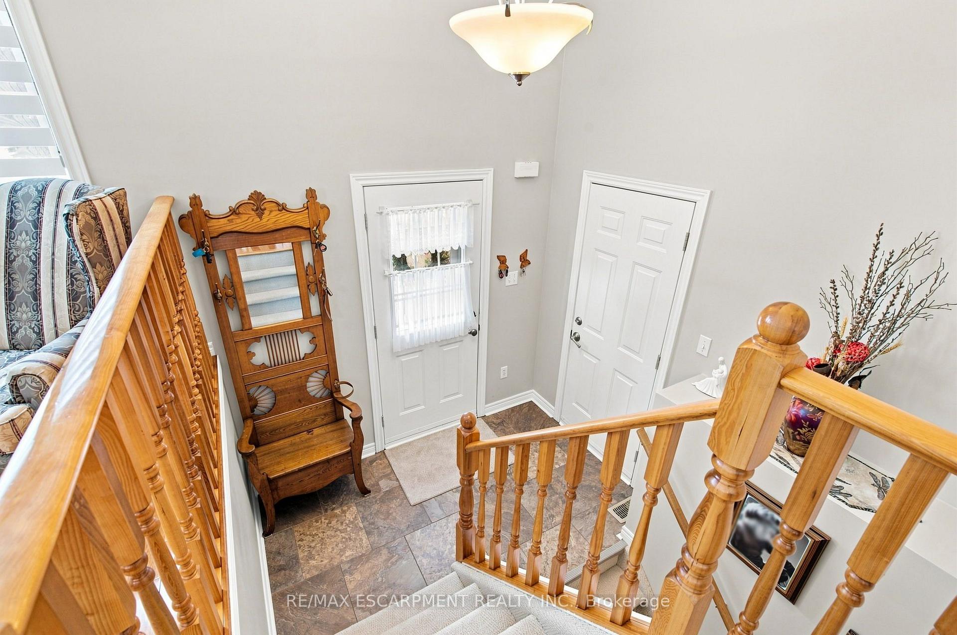 Photo 5 of 32 Brewster Way, Brantford, West Brant — HOMEH