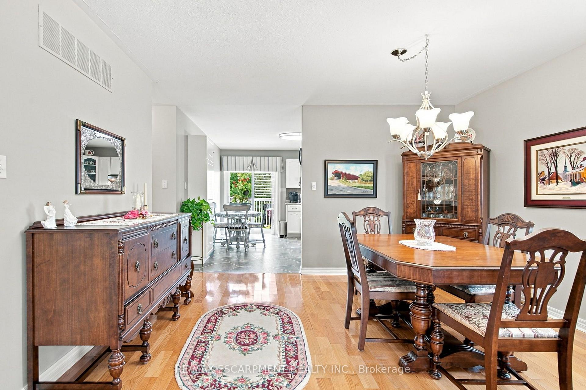Photo 7 of 32 Brewster Way, Brantford, West Brant — HOMEH