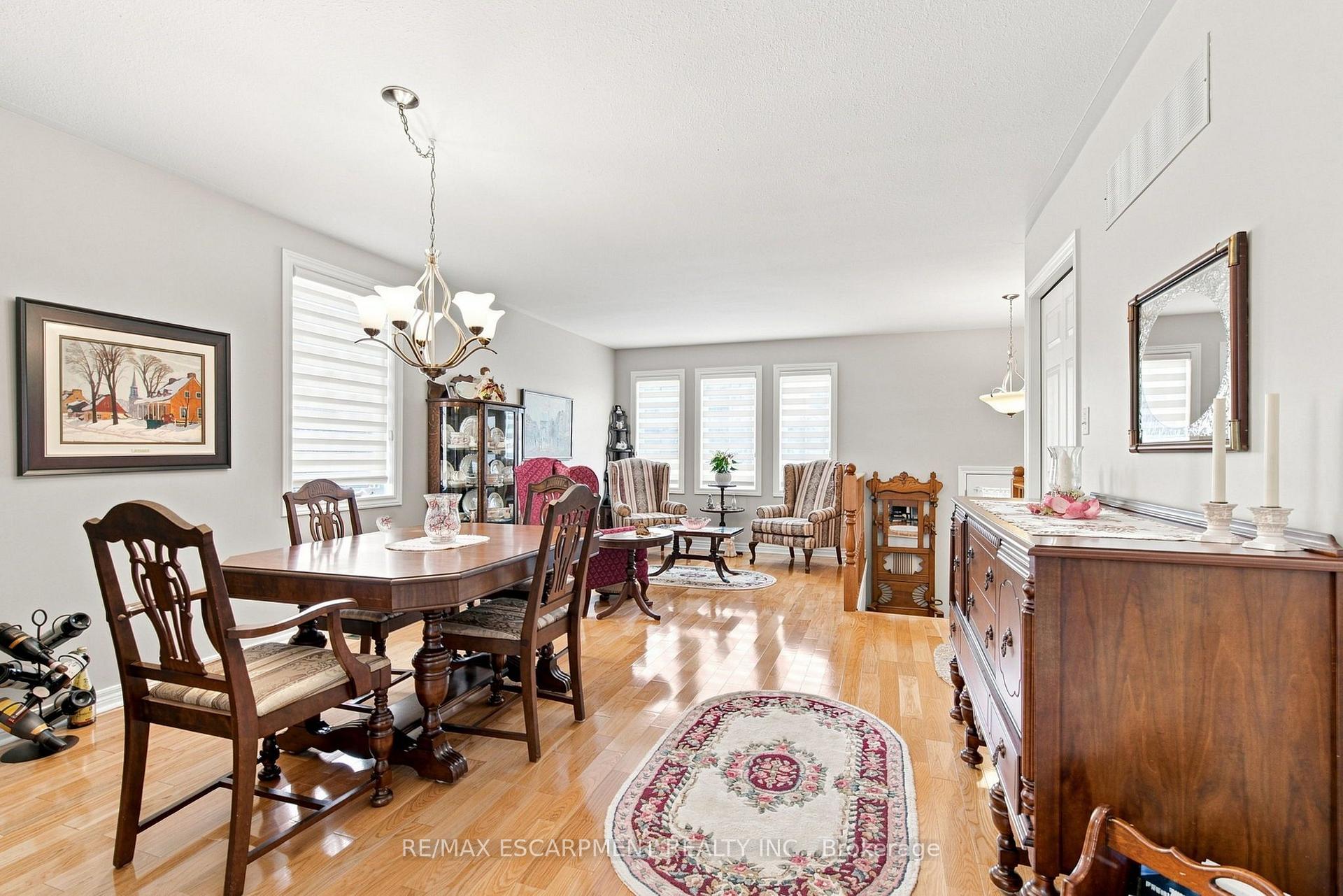 Photo 8 of 32 Brewster Way, Brantford, West Brant — HOMEH