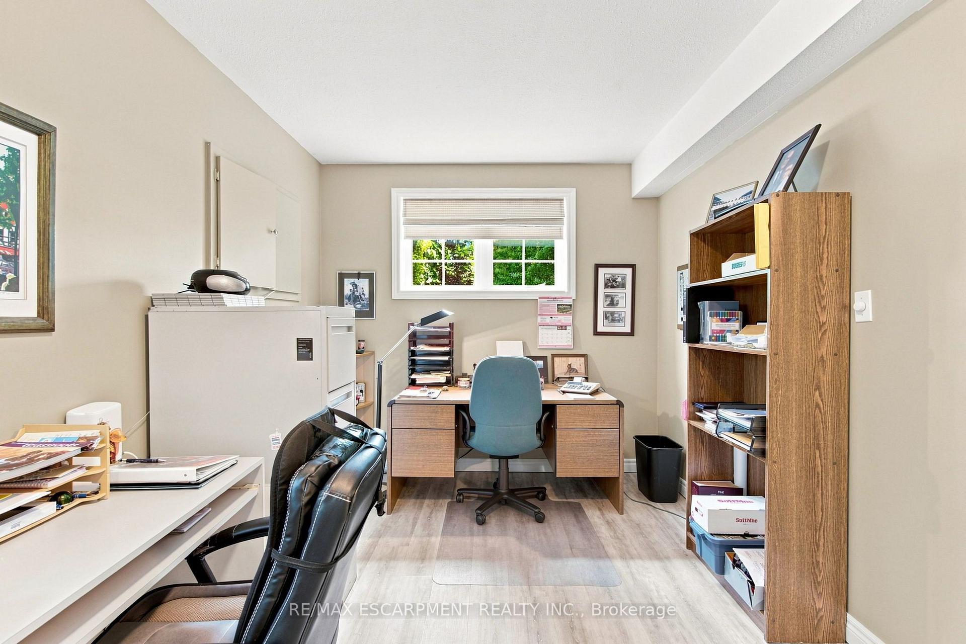 Photo 17 of 32 Brewster Way, Brantford, West Brant — HOMEH