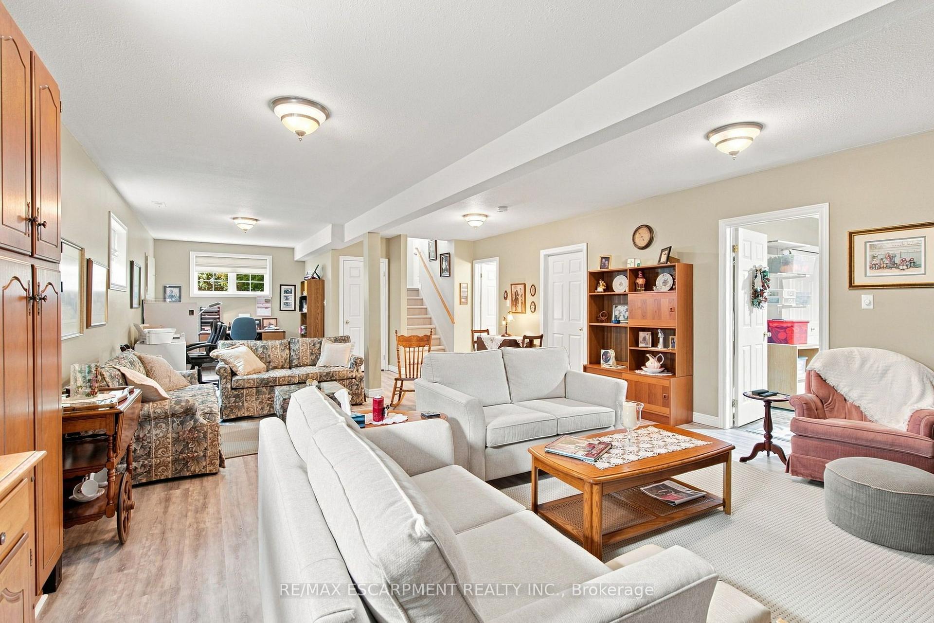Photo 19 of 32 Brewster Way, Brantford, West Brant — HOMEH