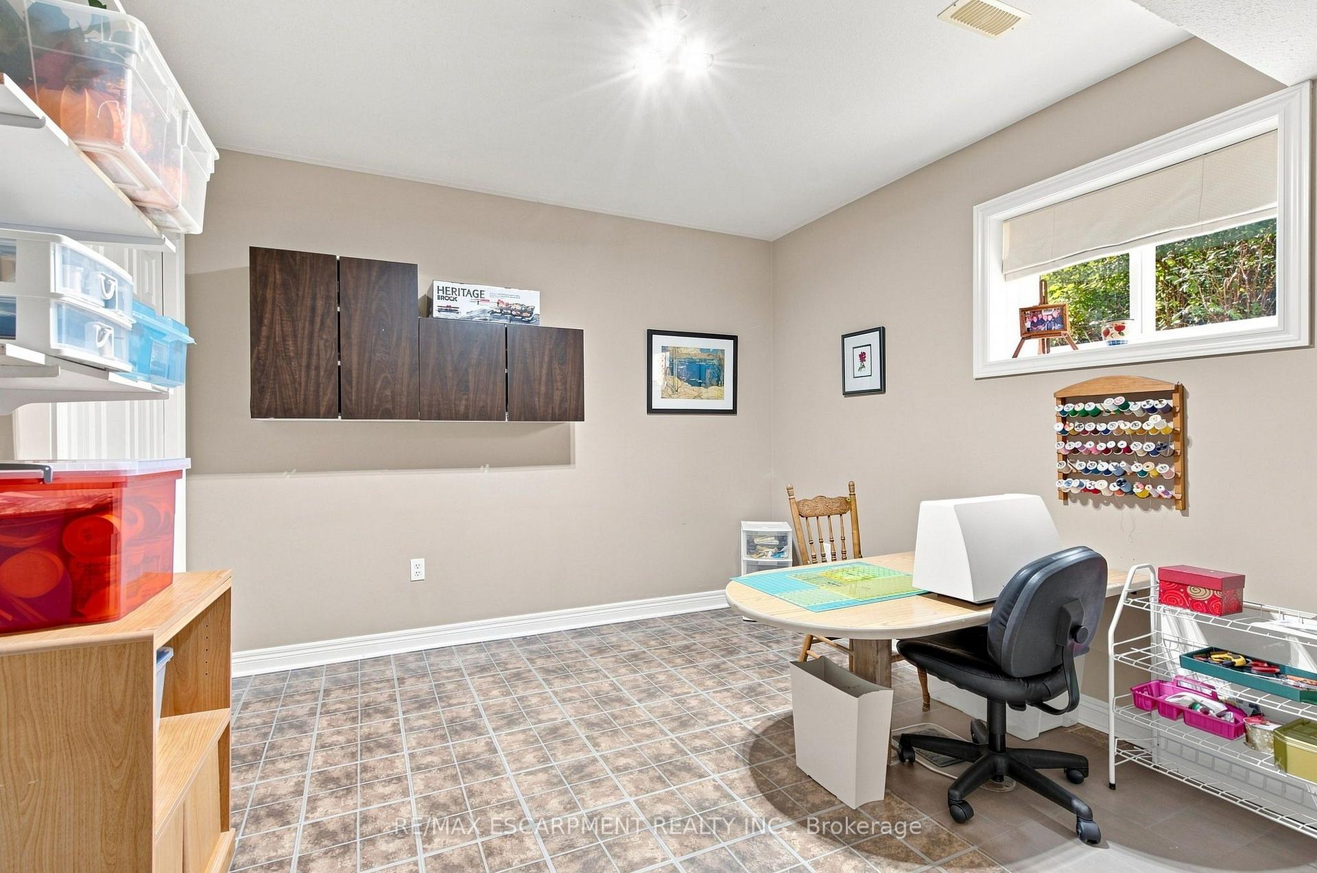 Photo 21 of 32 Brewster Way, Brantford, West Brant — HOMEH
