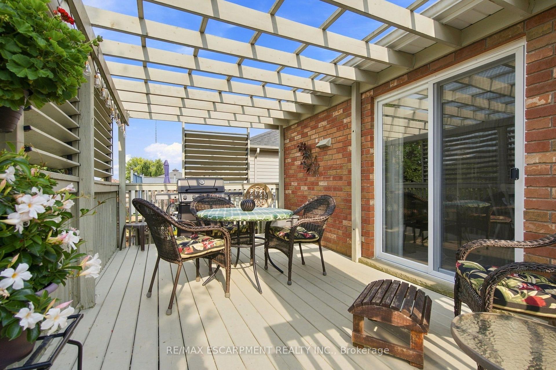 Photo 22 of 32 Brewster Way, Brantford, West Brant — HOMEH