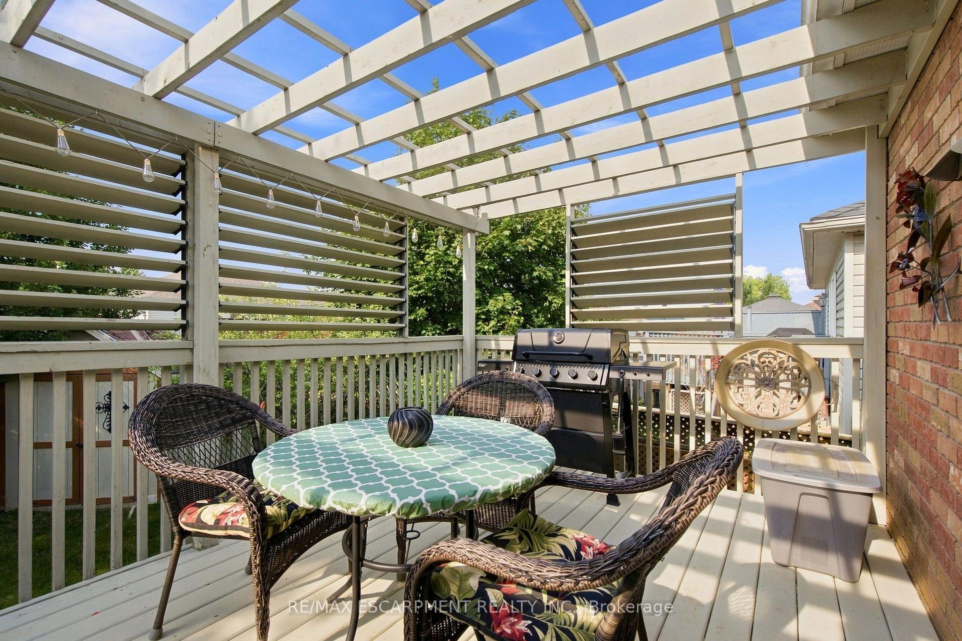 Photo 23 of 32 Brewster Way, Brantford, West Brant — HOMEH