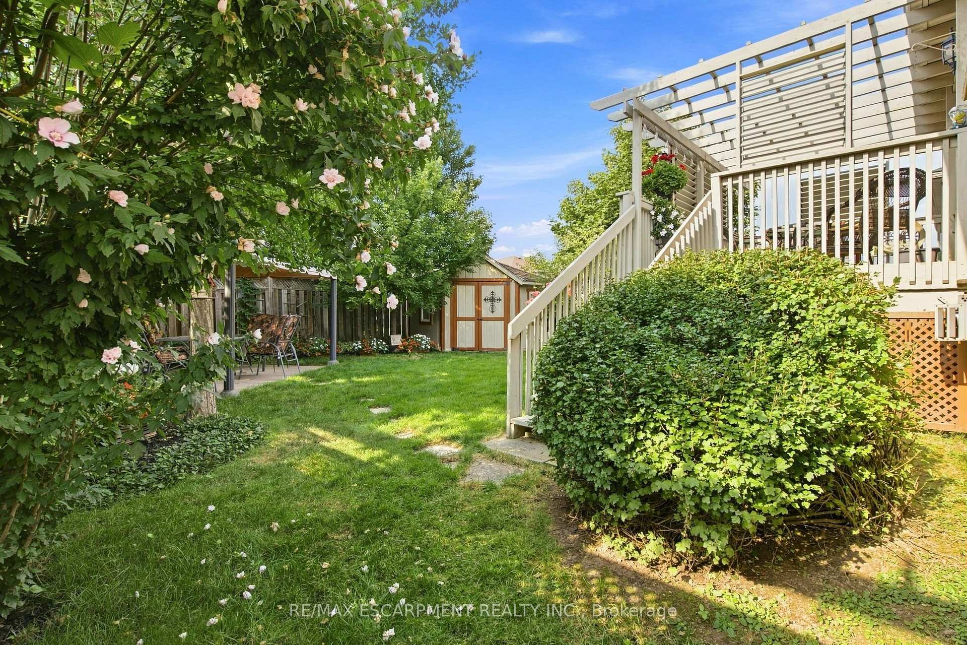 Photo 24 of 32 Brewster Way, Brantford, West Brant — HOMEH