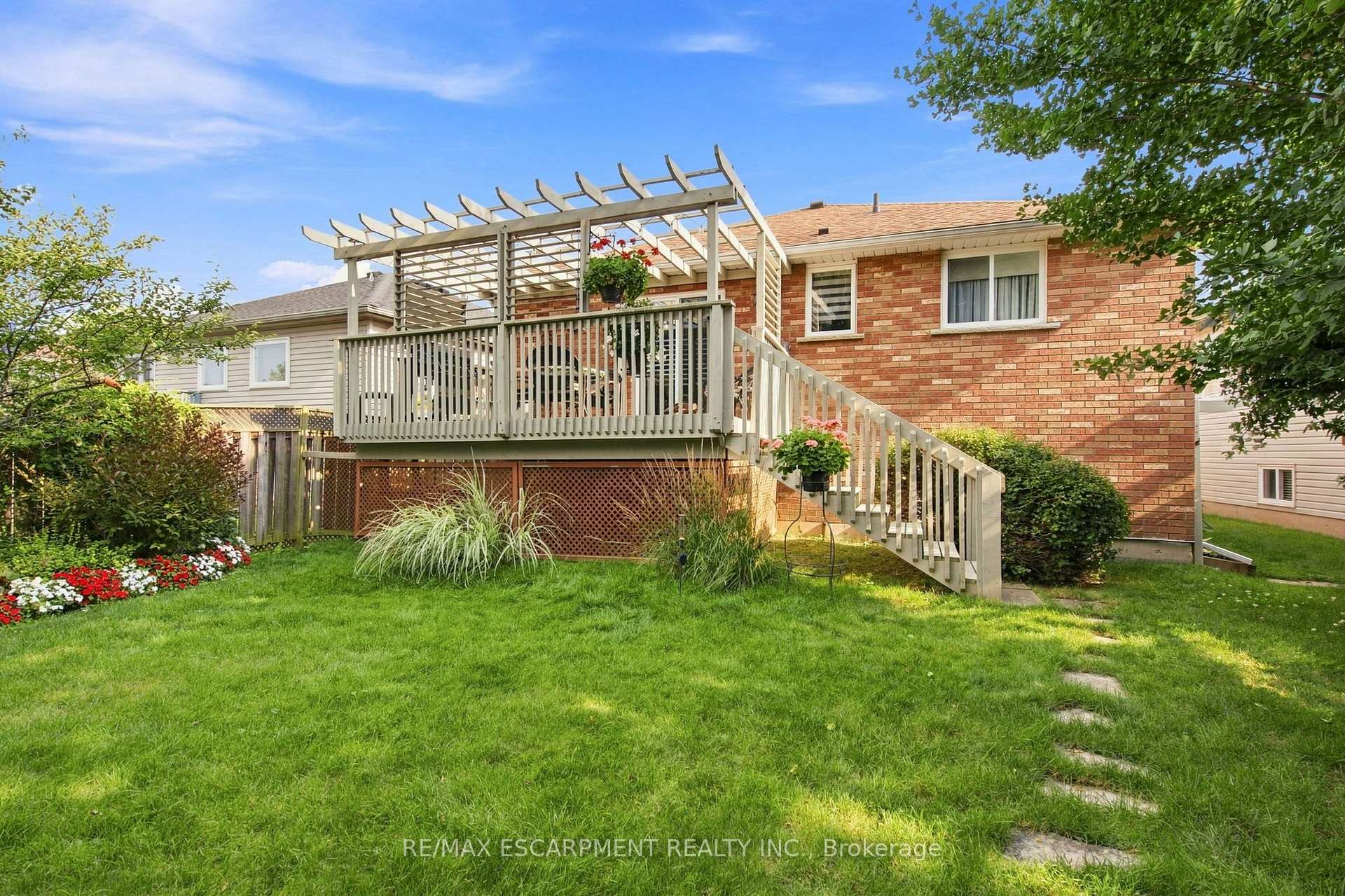 Photo 26 of 32 Brewster Way, Brantford, West Brant — HOMEH