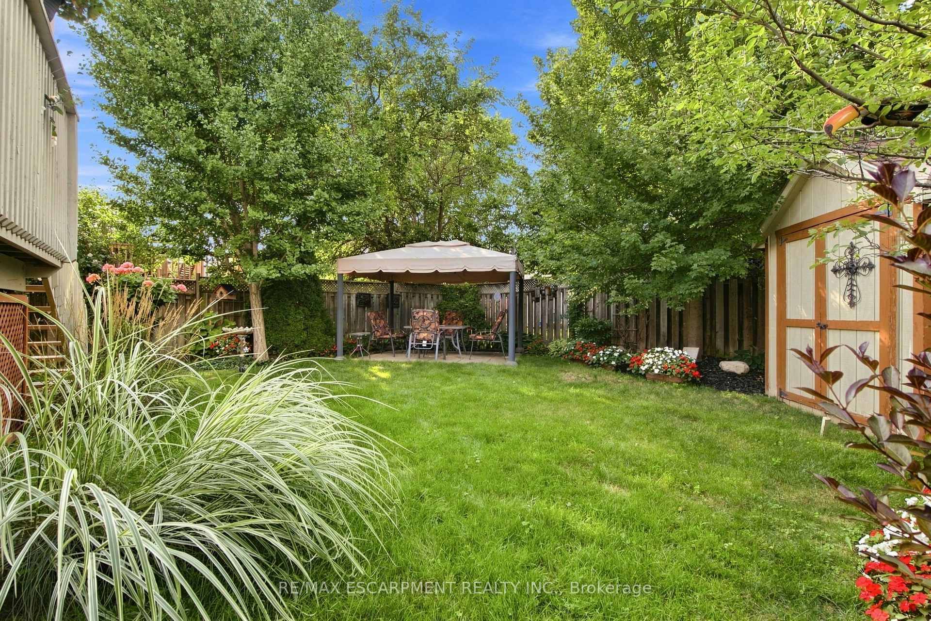 Photo 27 of 32 Brewster Way, Brantford, West Brant — HOMEH