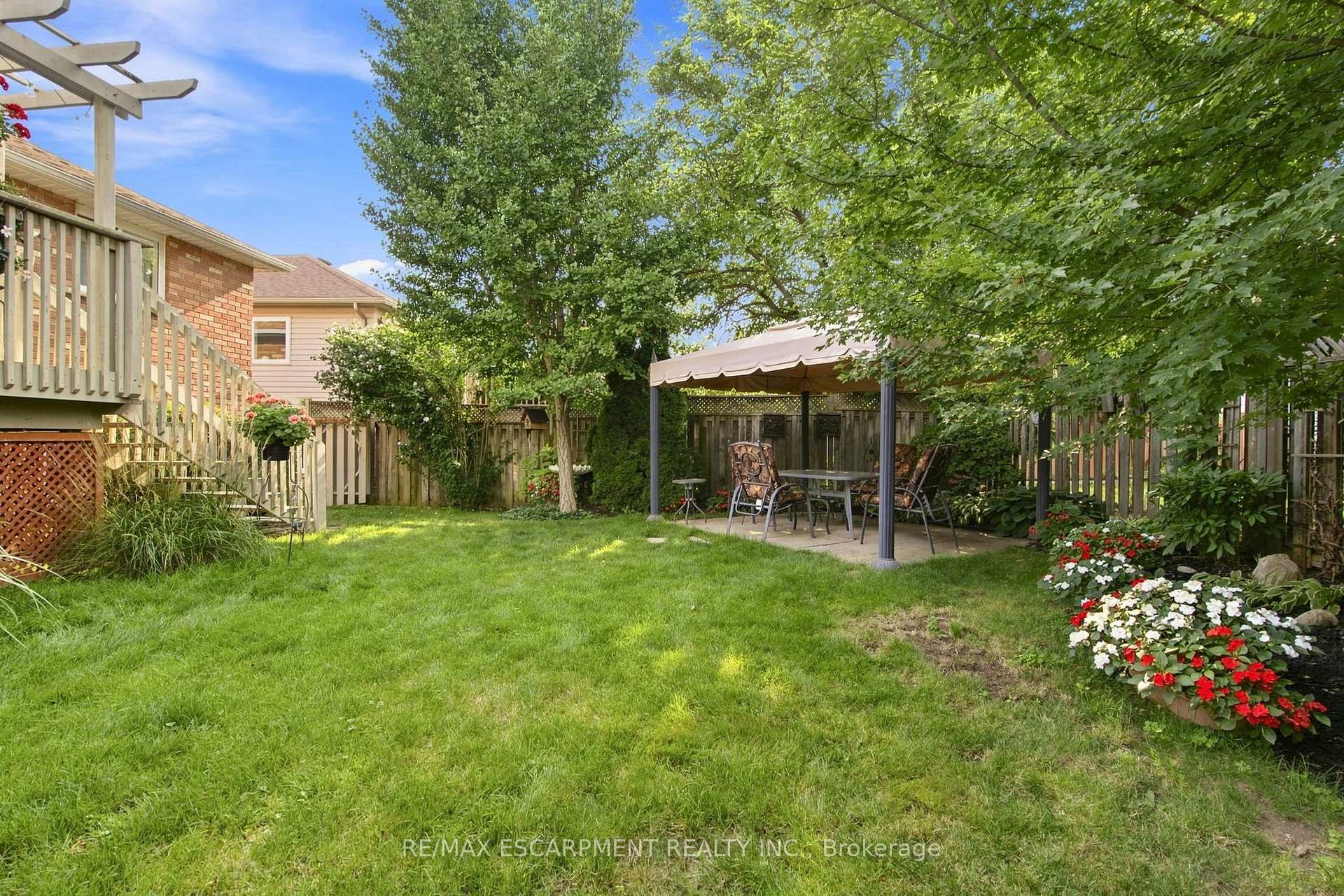 Photo 28 of 32 Brewster Way, Brantford, West Brant — HOMEH