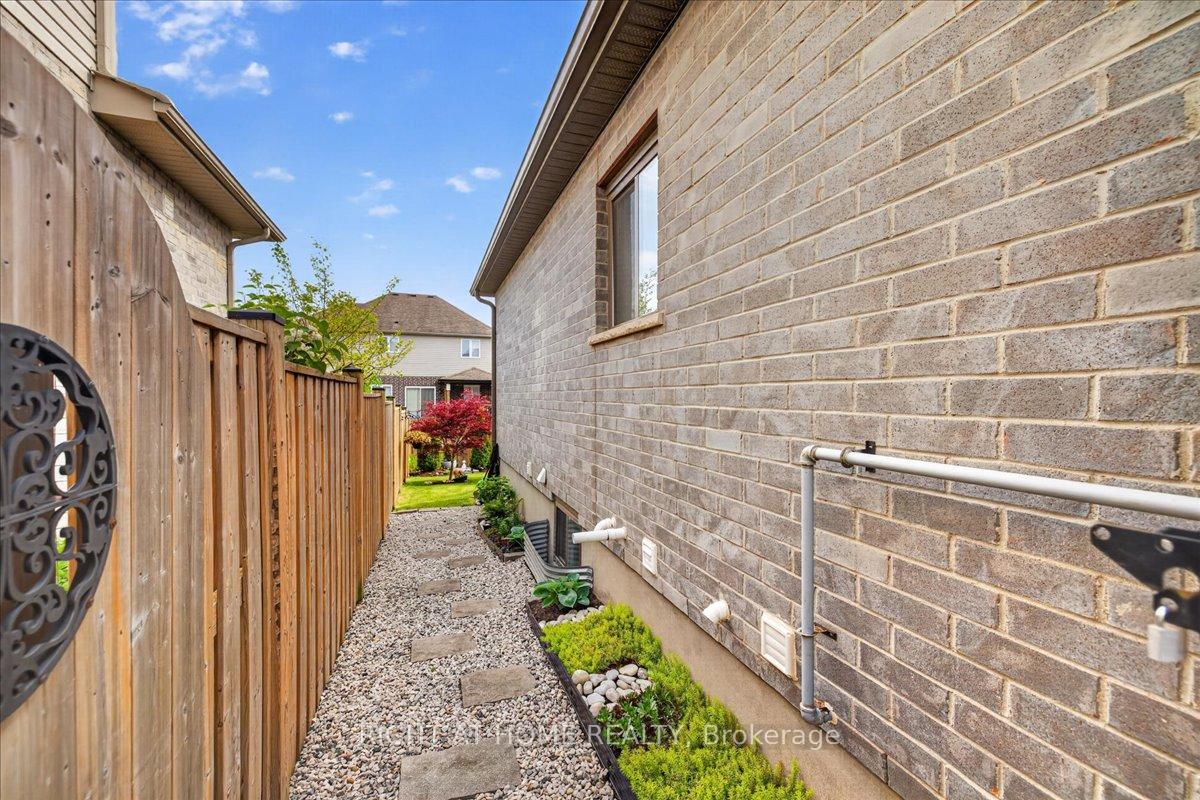 Photo 41 of 717 Jackpine Way, London, North B — HOMEH