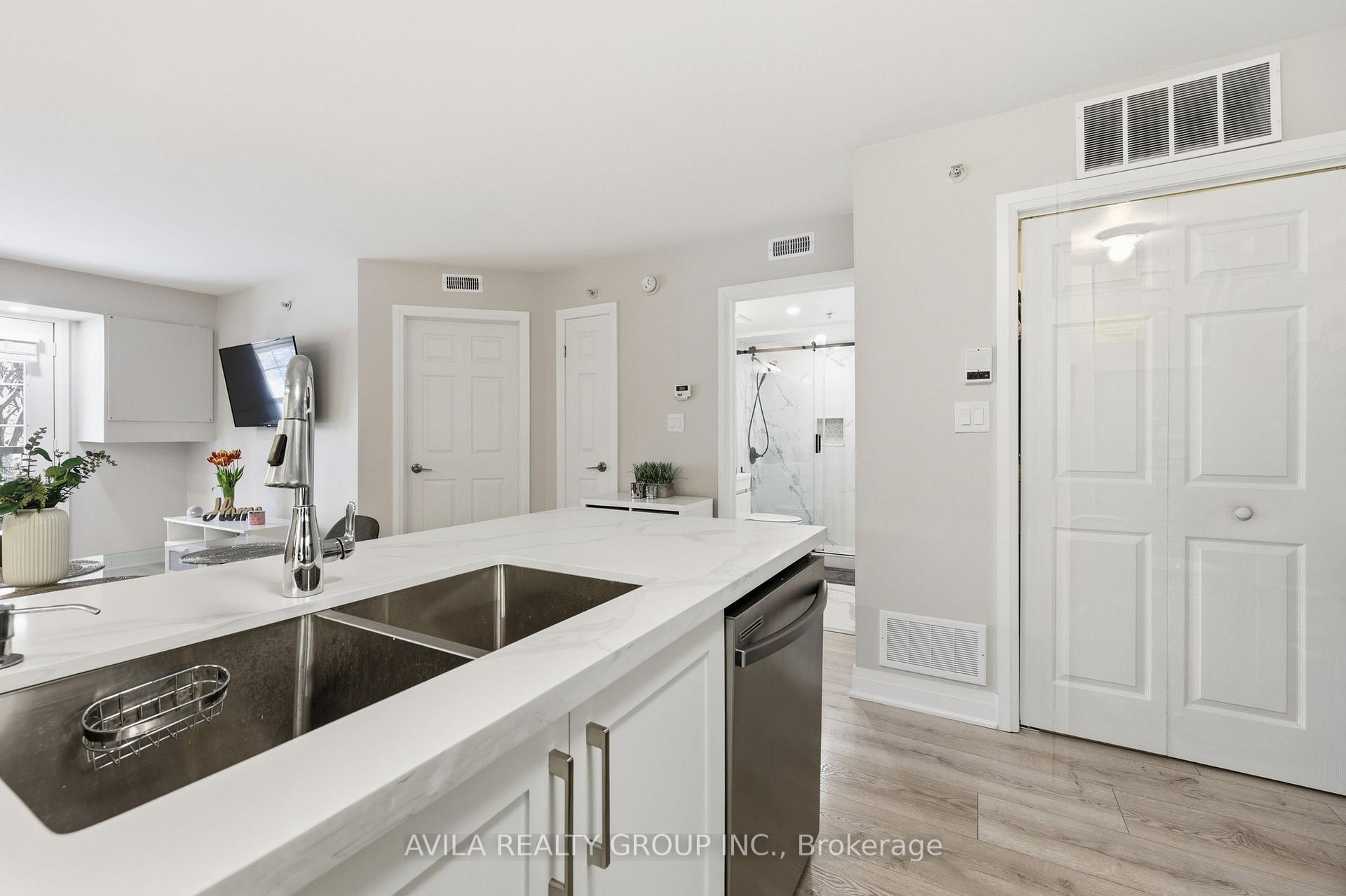 Photo 7 of Unit 203, 1460 Bishops Gate, Oakville, Glen Abbey — HOMEH