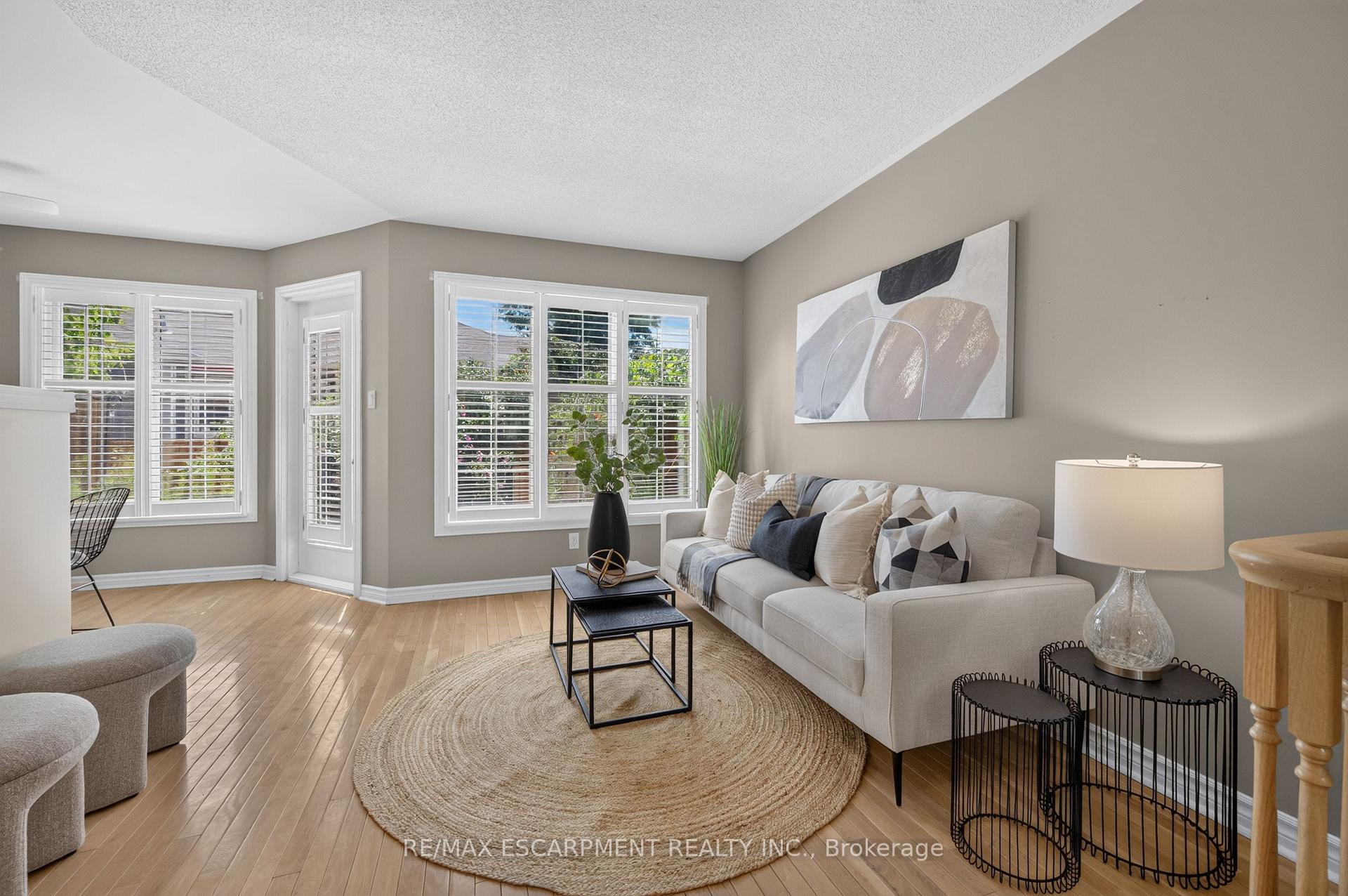 Photo 3 of Unit 9, 175 Fiddlers Green Road, Hamilton, Ancaster — HOMEH