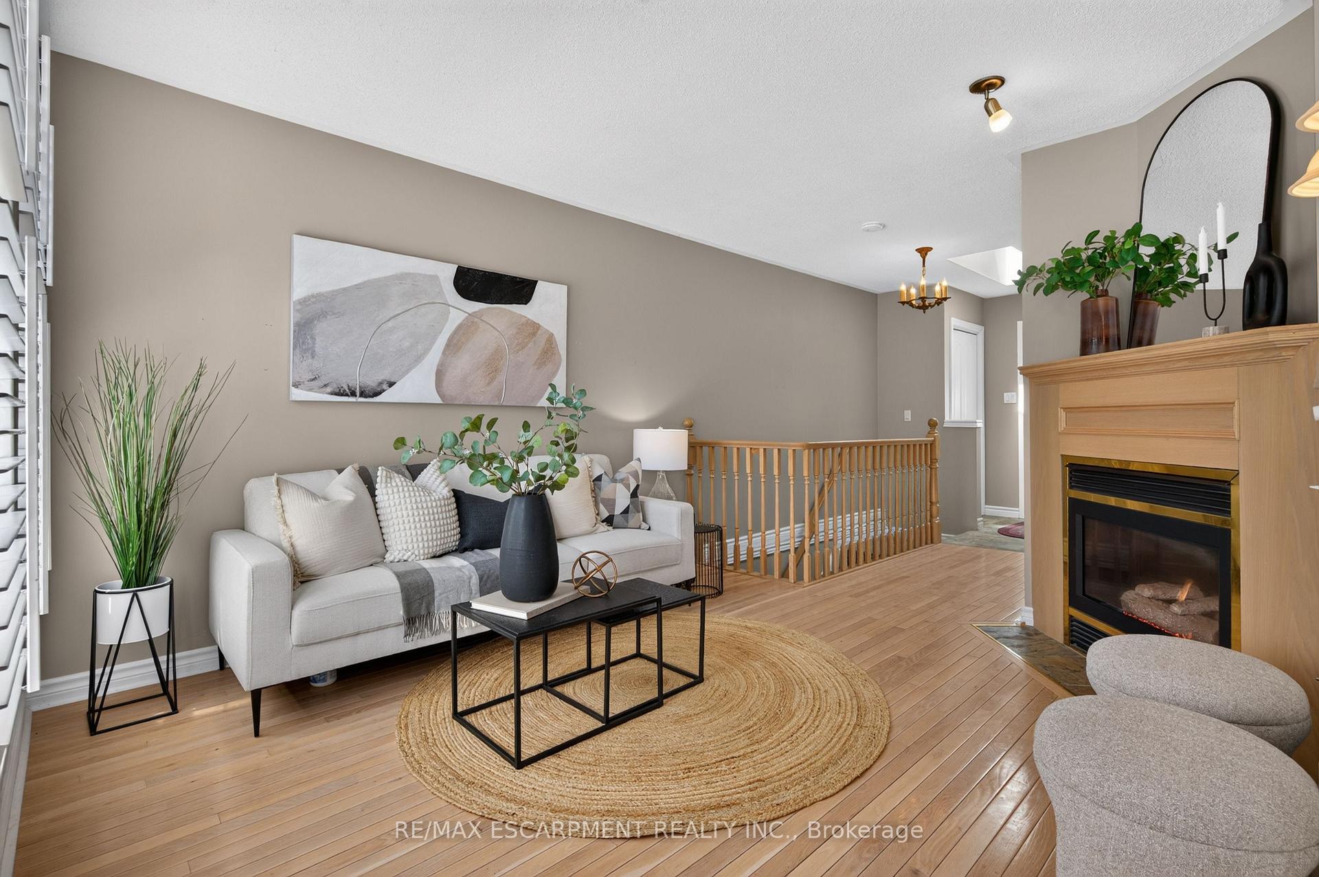 Photo 4 of Unit 9, 175 Fiddlers Green Road, Hamilton, Ancaster — HOMEH