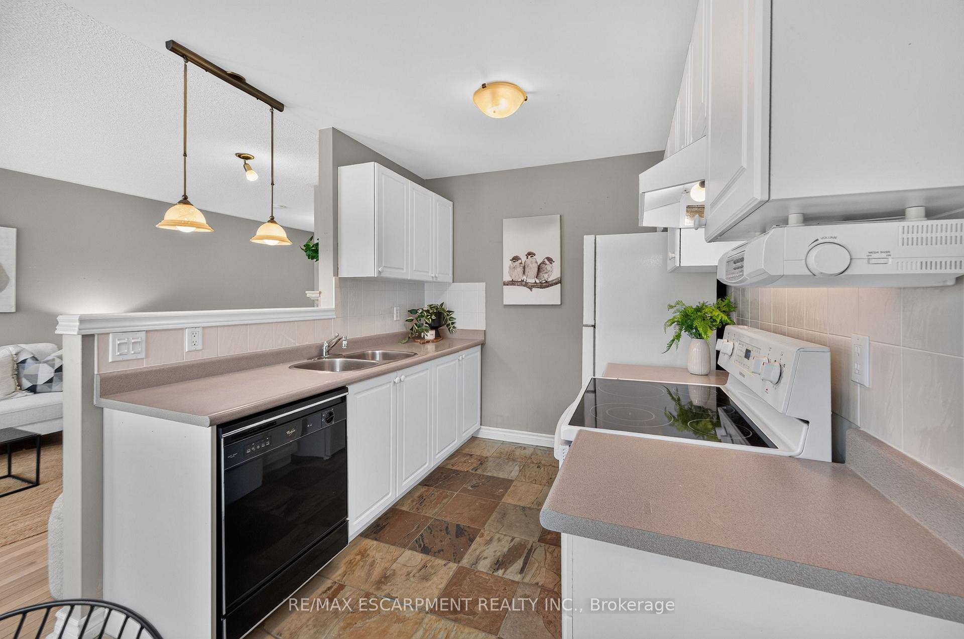 Photo 12 of Unit 9, 175 Fiddlers Green Road, Hamilton, Ancaster — HOMEH