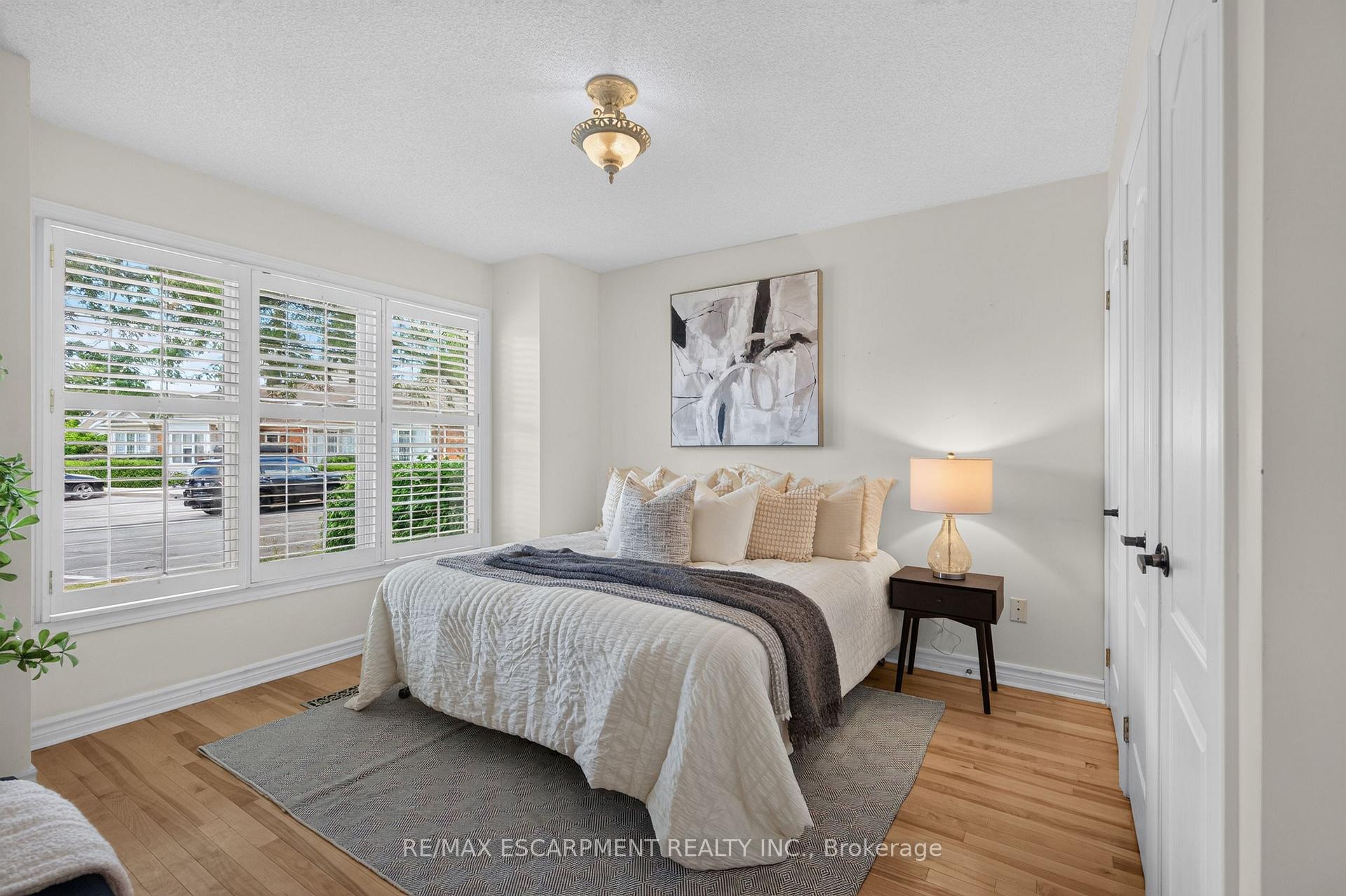 Photo 16 of Unit 9, 175 Fiddlers Green Road, Hamilton, Ancaster — HOMEH