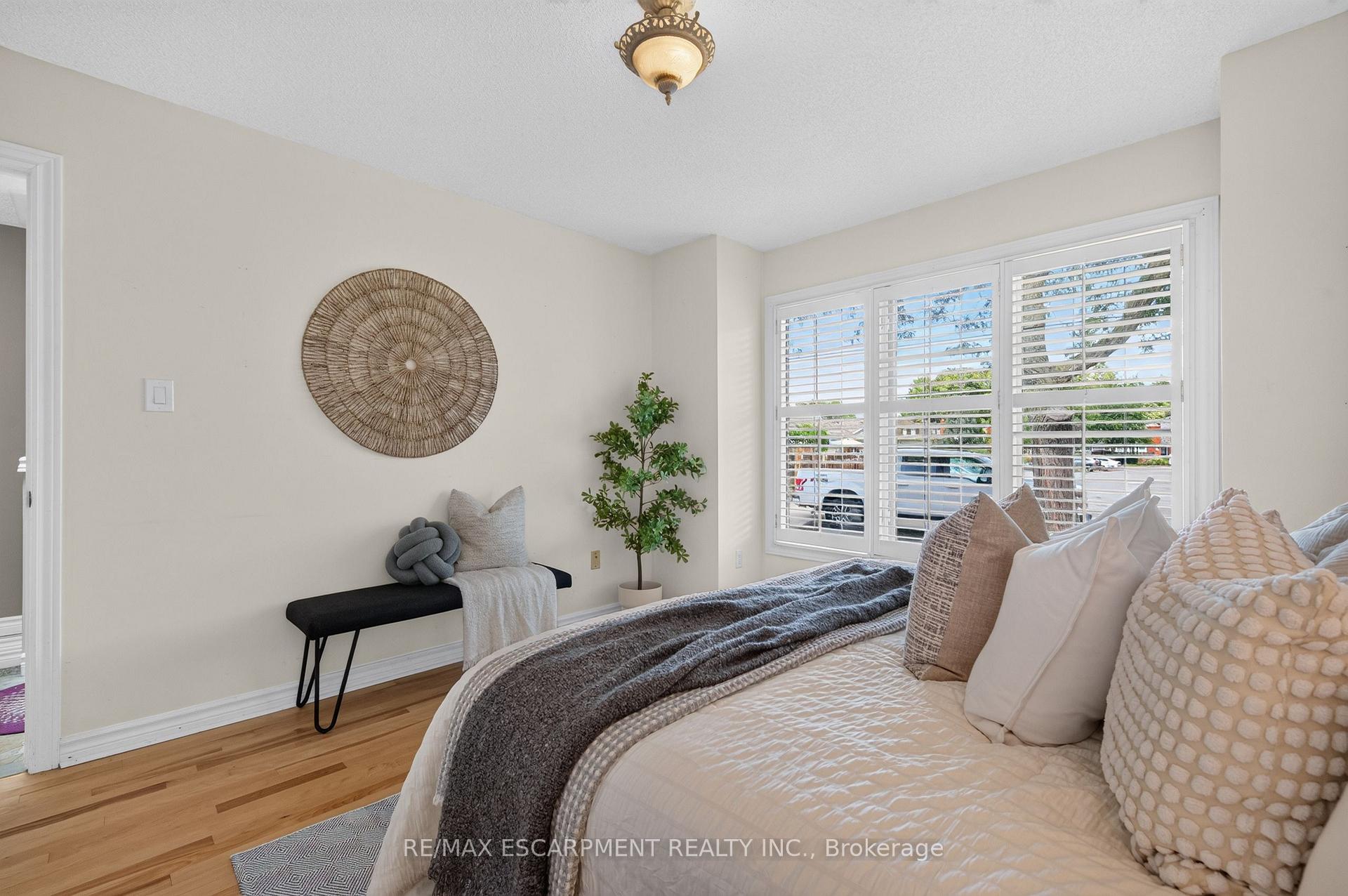 Photo 18 of Unit 9, 175 Fiddlers Green Road, Hamilton, Ancaster — HOMEH