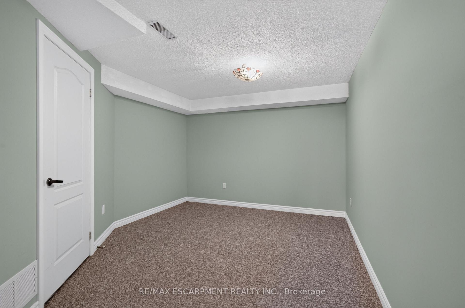 Photo 27 of Unit 9, 175 Fiddlers Green Road, Hamilton, Ancaster — HOMEH