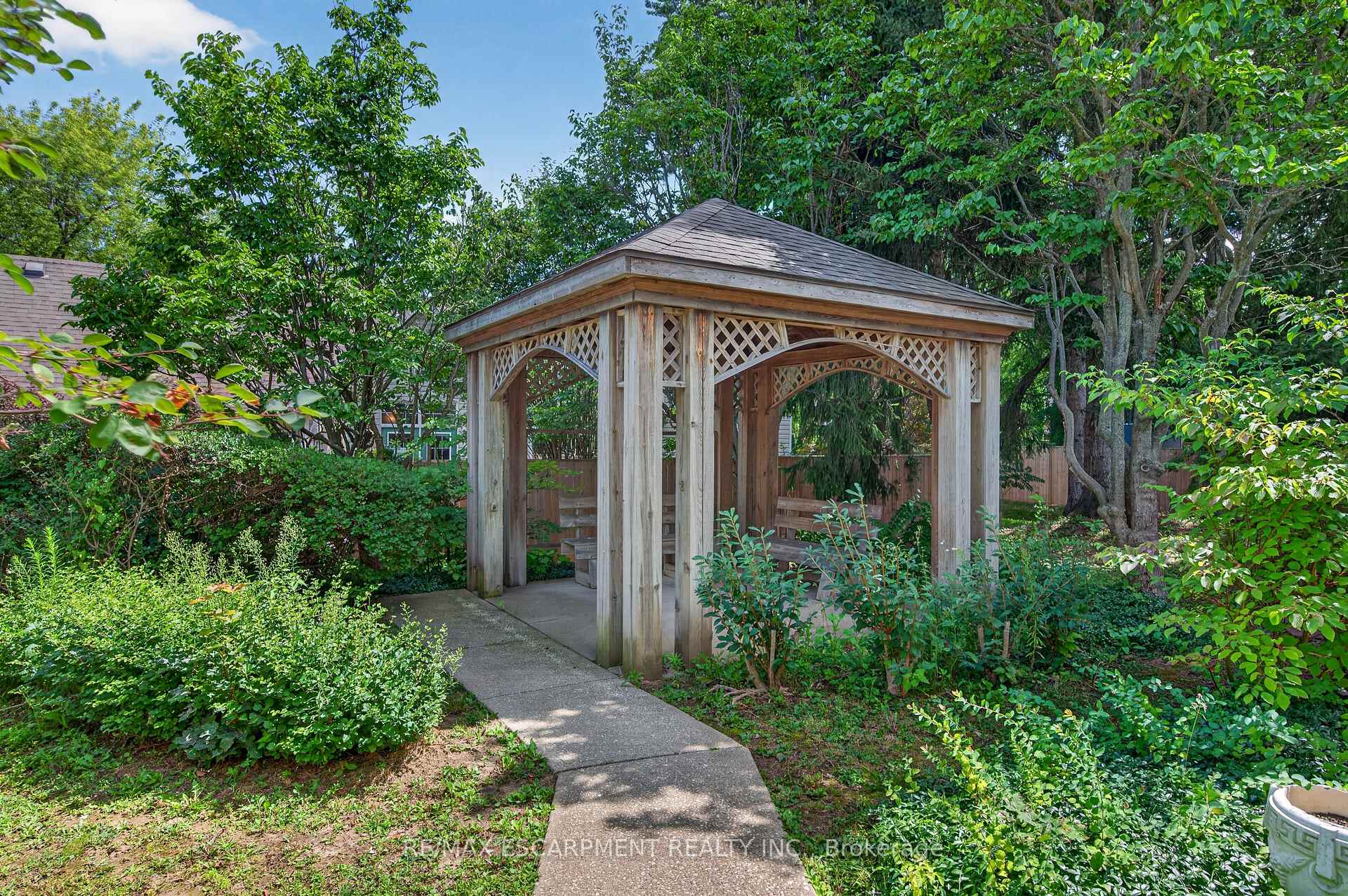 Photo 33 of Unit 9, 175 Fiddlers Green Road, Hamilton, Ancaster — HOMEH
