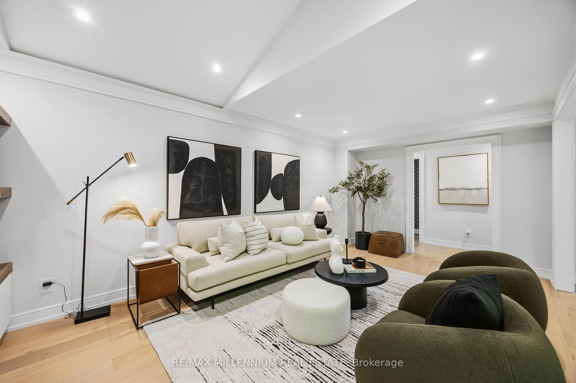 Photo 10 of 14 Portree Crescent, Markham, Royal Orchard — HOMEH
