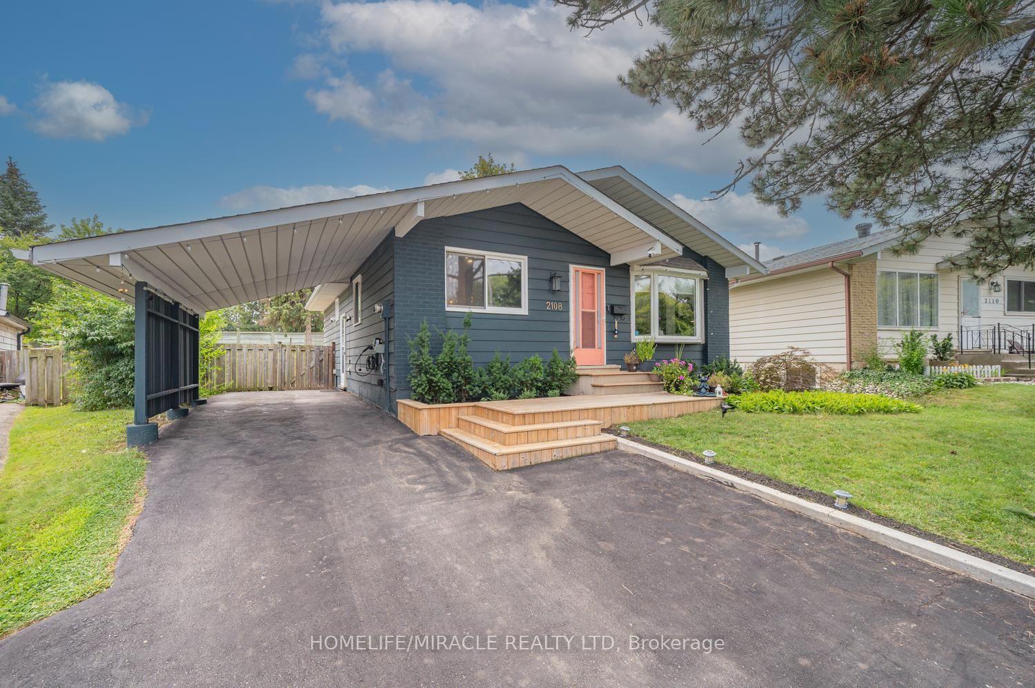 Photo 2 of 2108 Falmouth Terrace, Burlington, Brant Hills — HOMEH