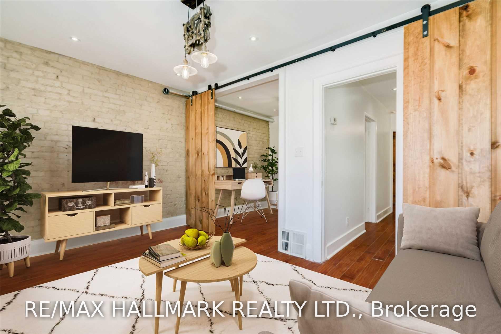 Photo 2 of Unit 2nd Fl, 1001 Kingston Road, Toronto, The Beaches — HOMEH